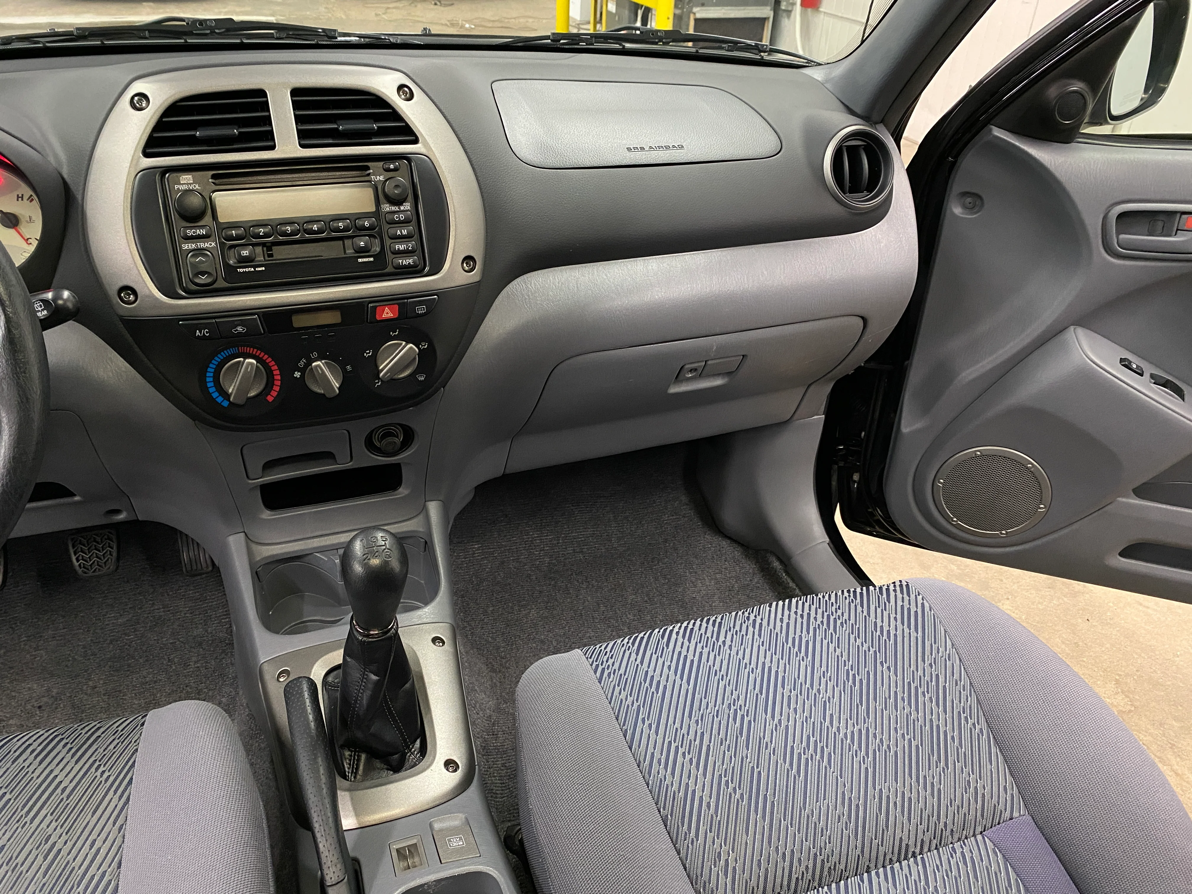 SOLD - 2002 Toyota RAV4 4WD Manual - Image 21