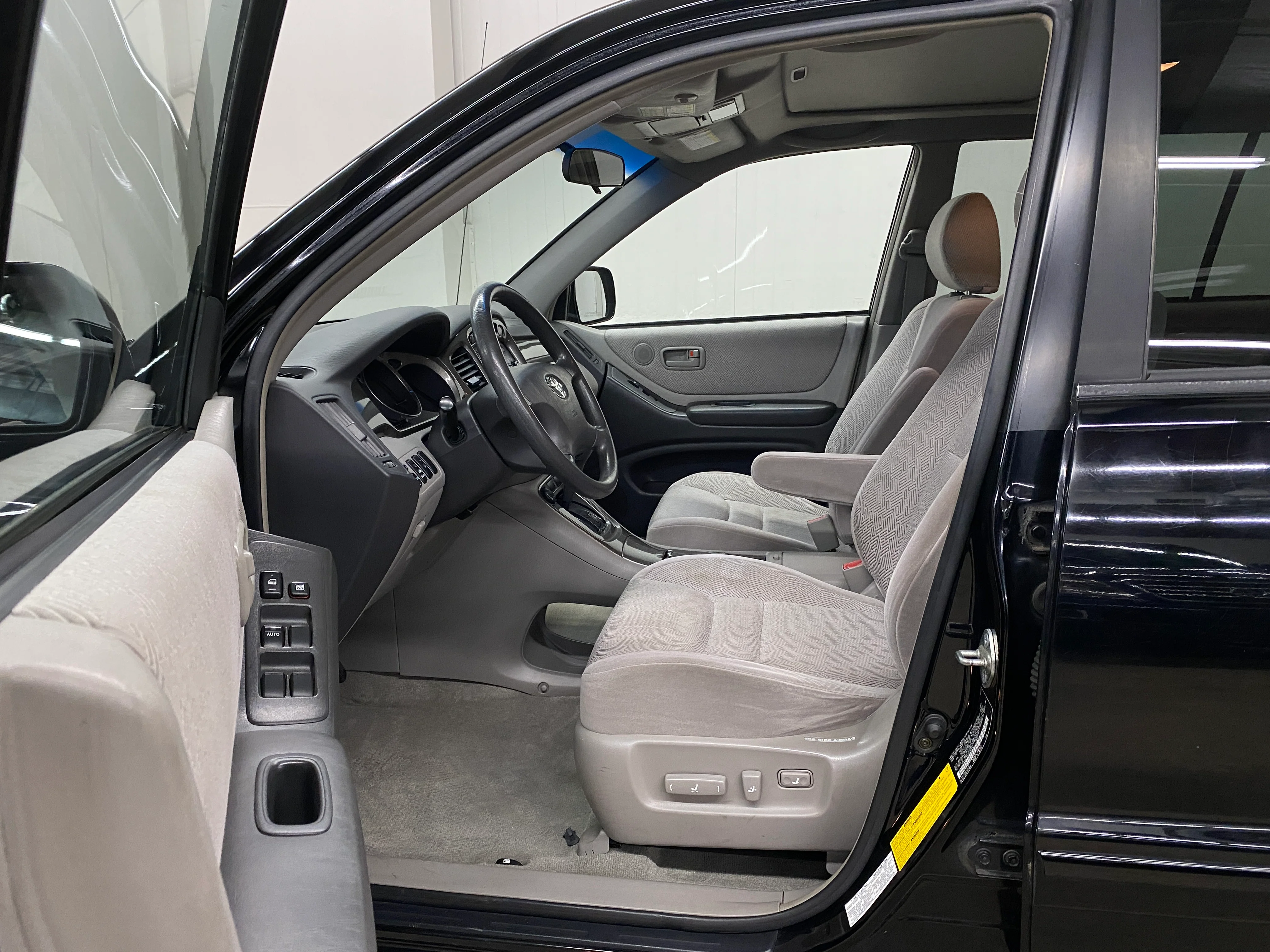 2003 Toyota Highlander V6 4WD - Image 10