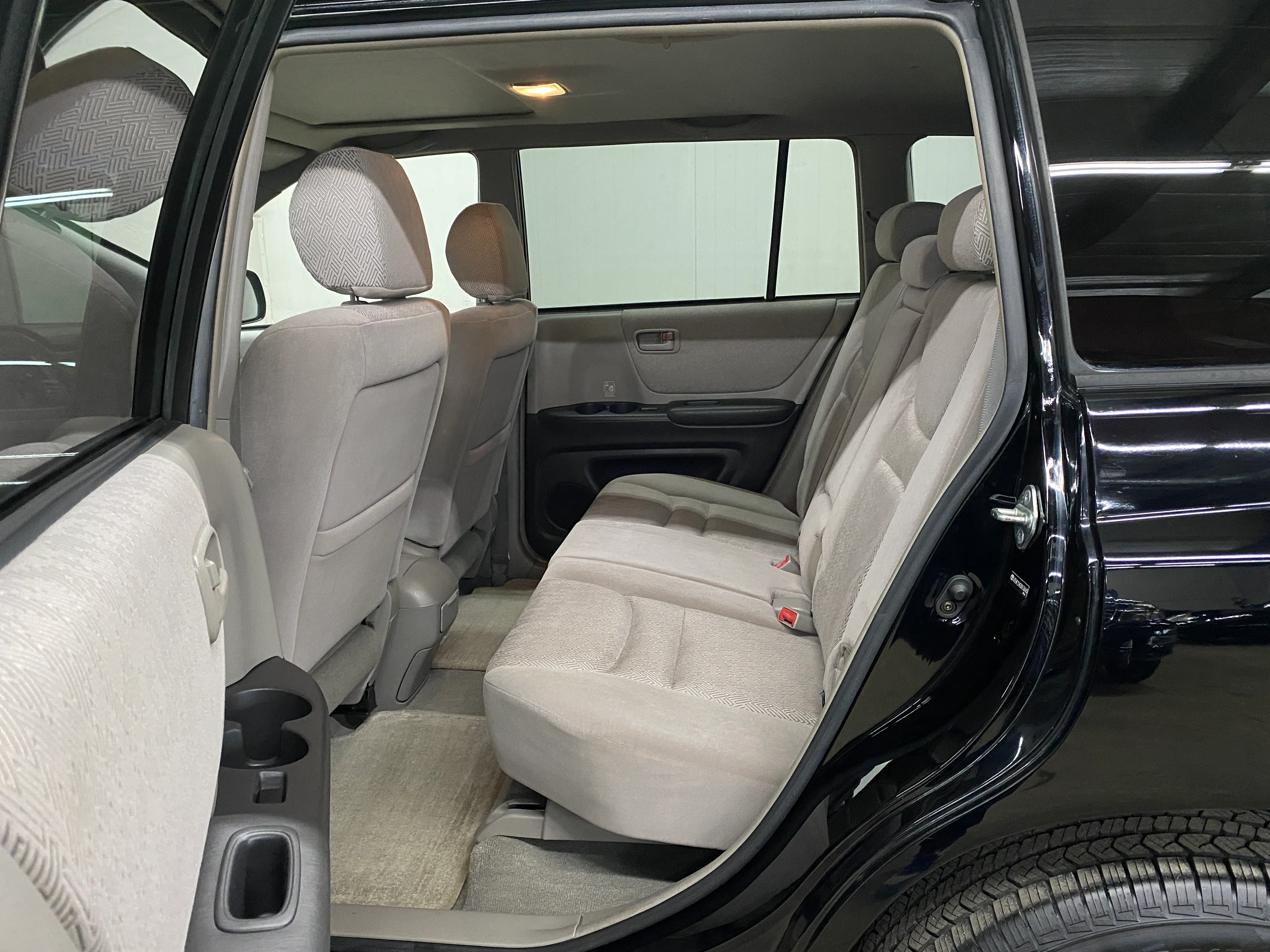 2003 Toyota Highlander V6 4WD - Image 11
