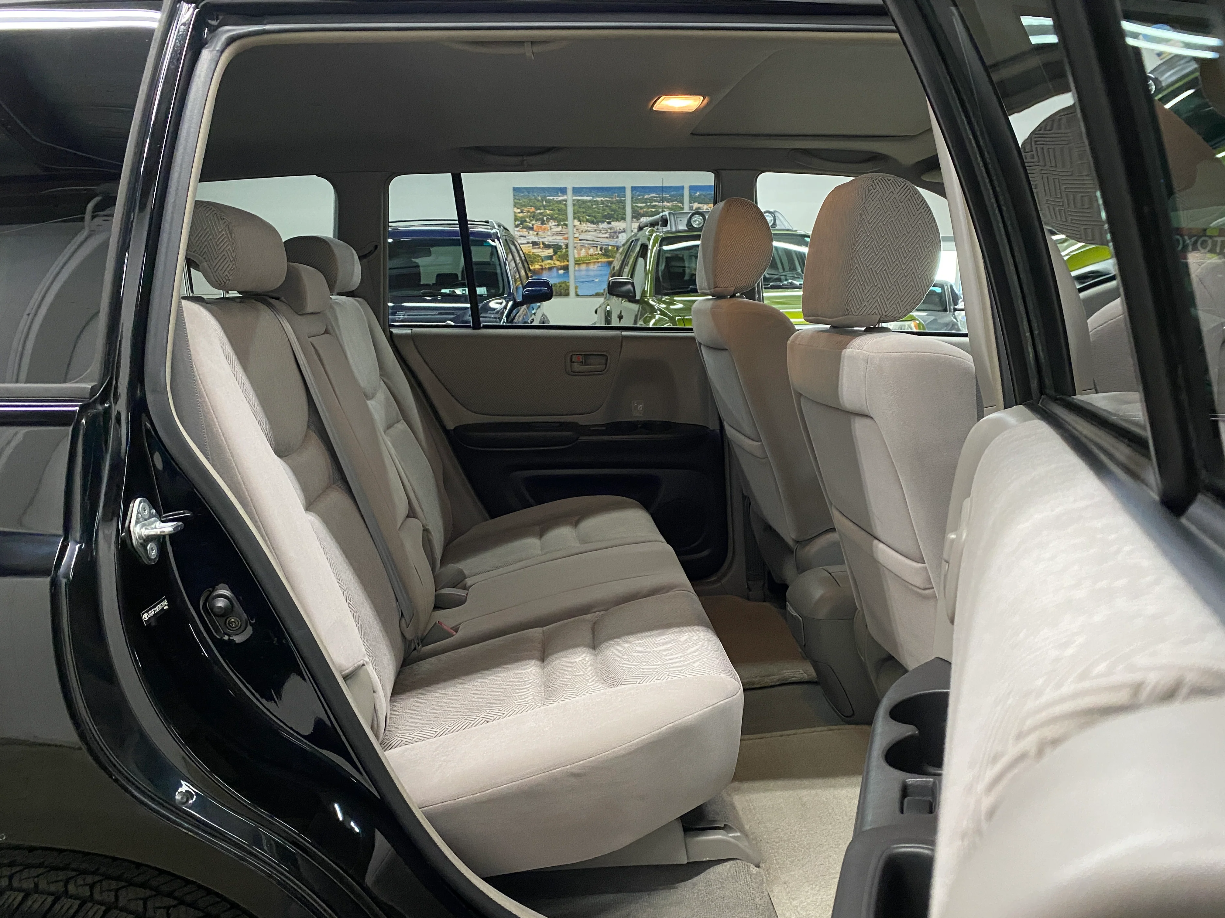 2003 Toyota Highlander V6 4WD - Image 12