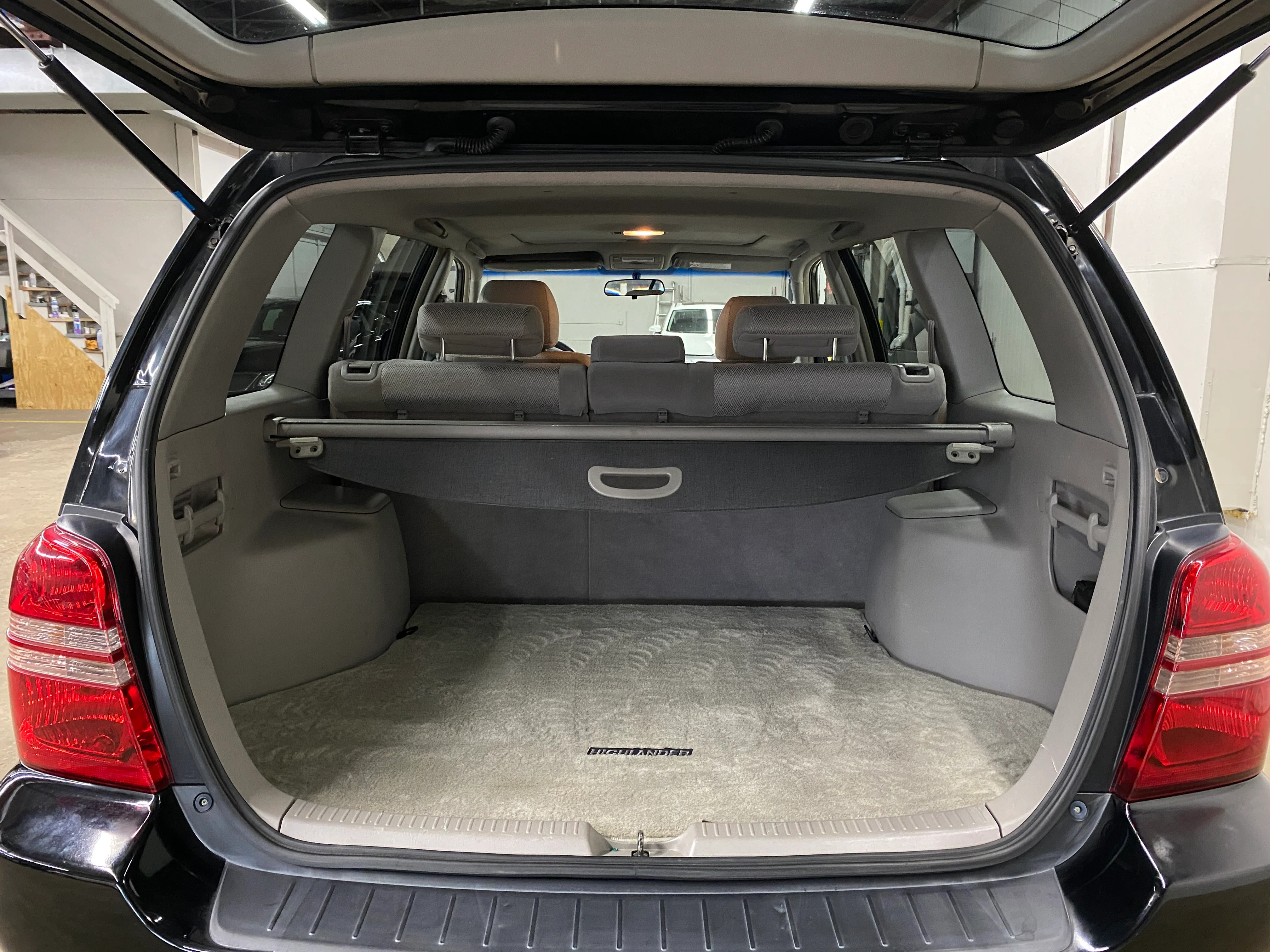 2003 Toyota Highlander V6 4WD - Image 13