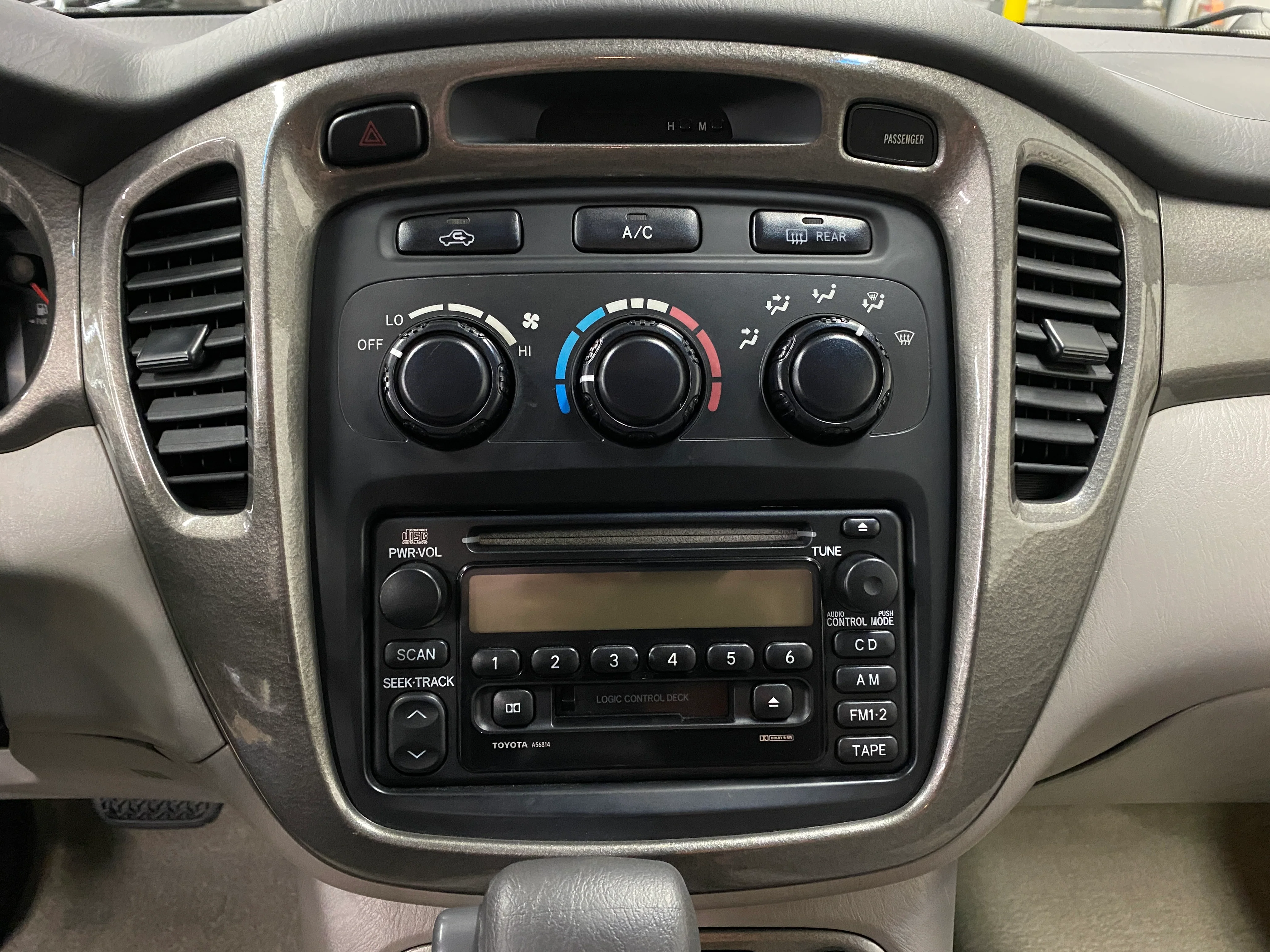 2003 Toyota Highlander V6 4WD - Image 19