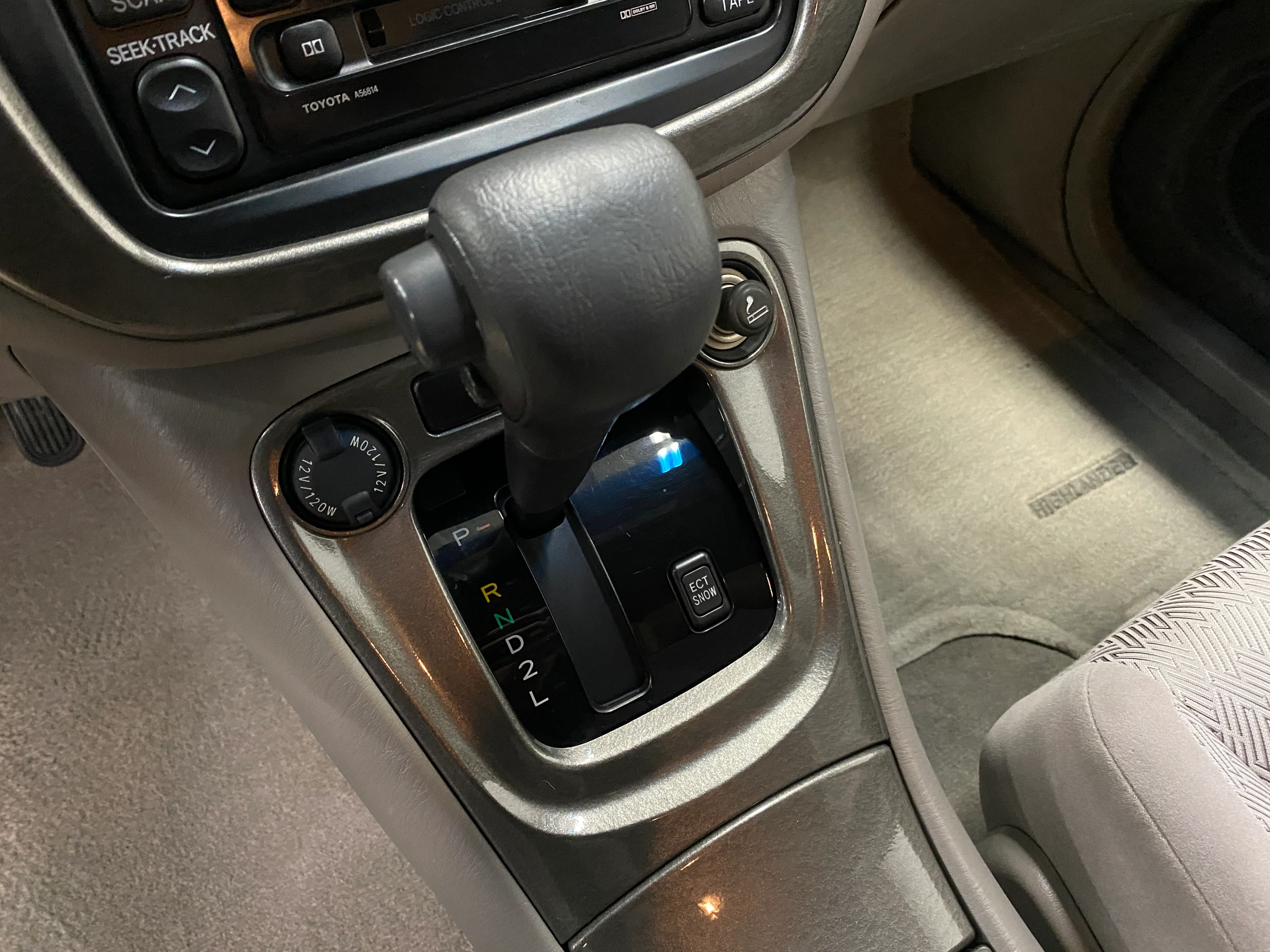 2003 Toyota Highlander V6 4WD - Image 20