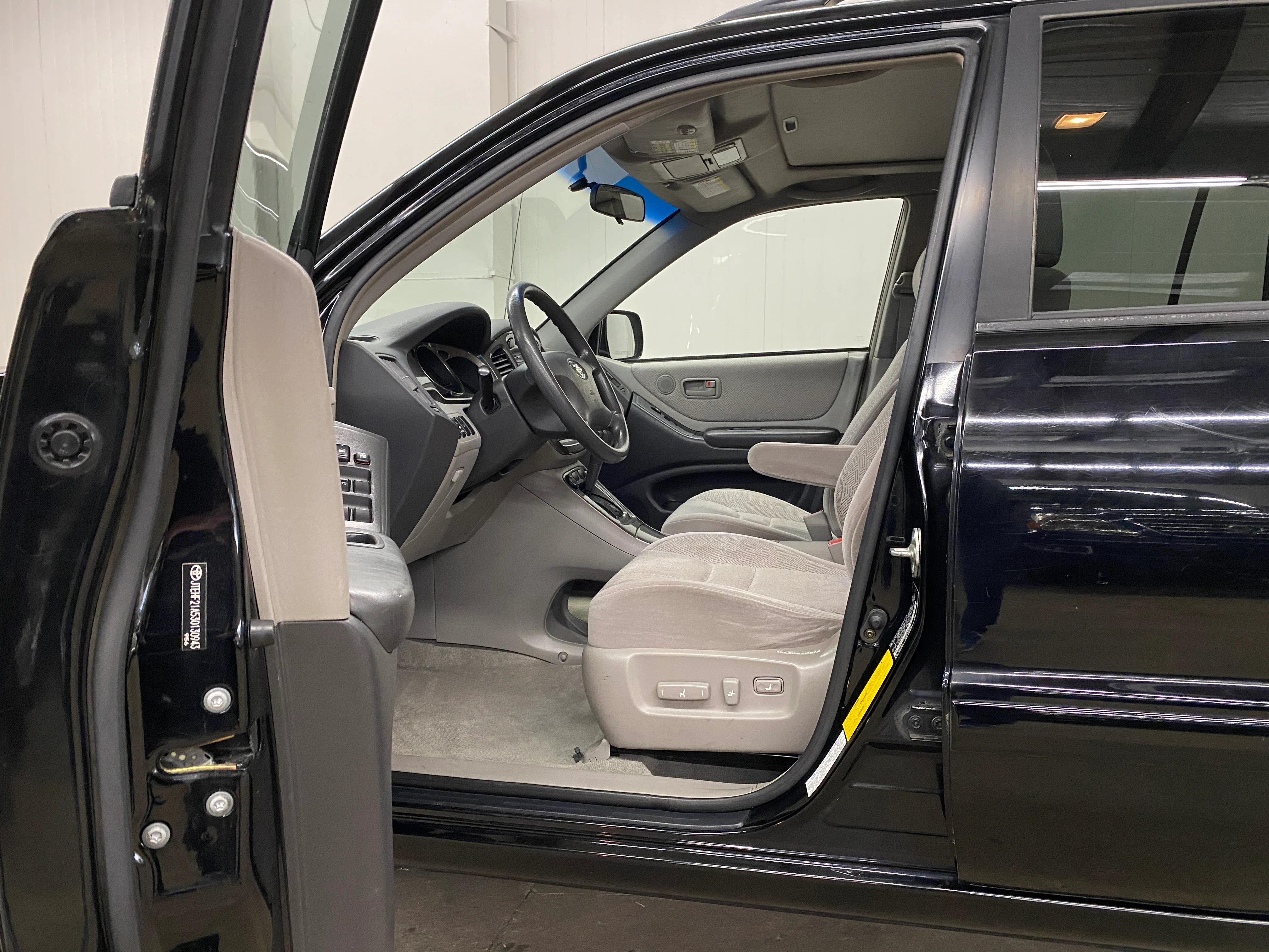 2003 Toyota Highlander V6 4WD - Image 34
