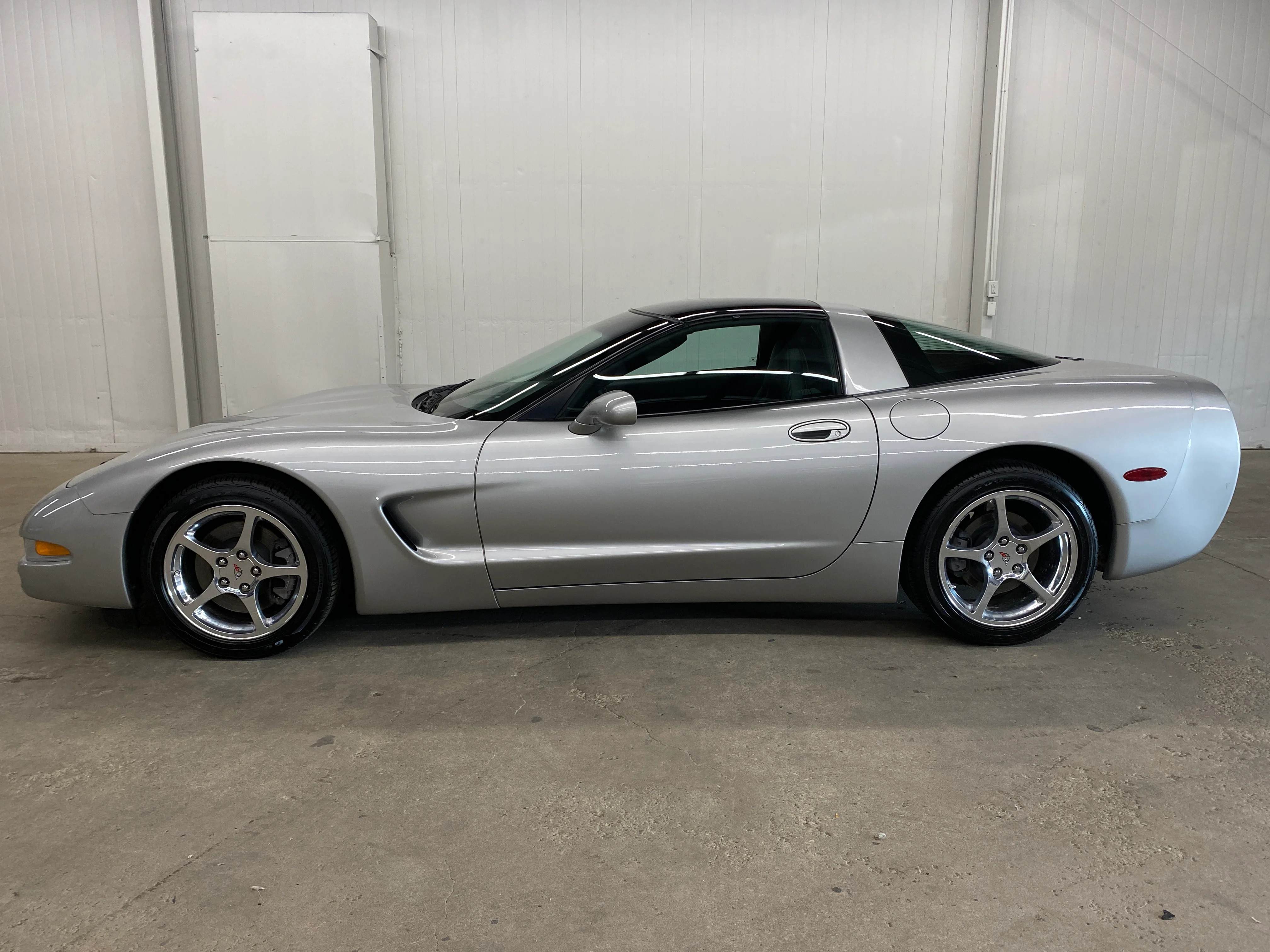 2004 Chevrolet Corvette Coupe - Image 2