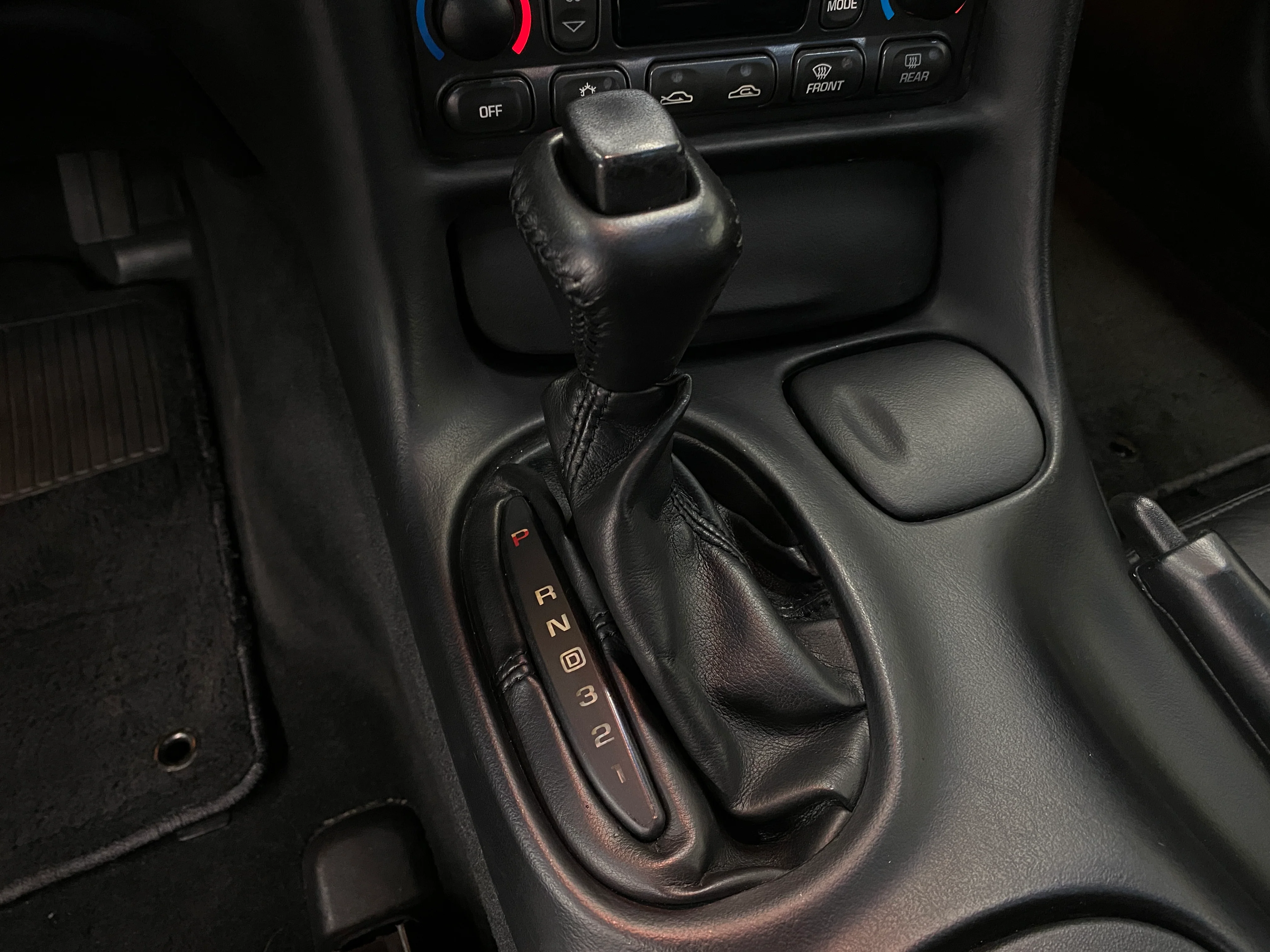 2004 Chevrolet Corvette Coupe - Image 21
