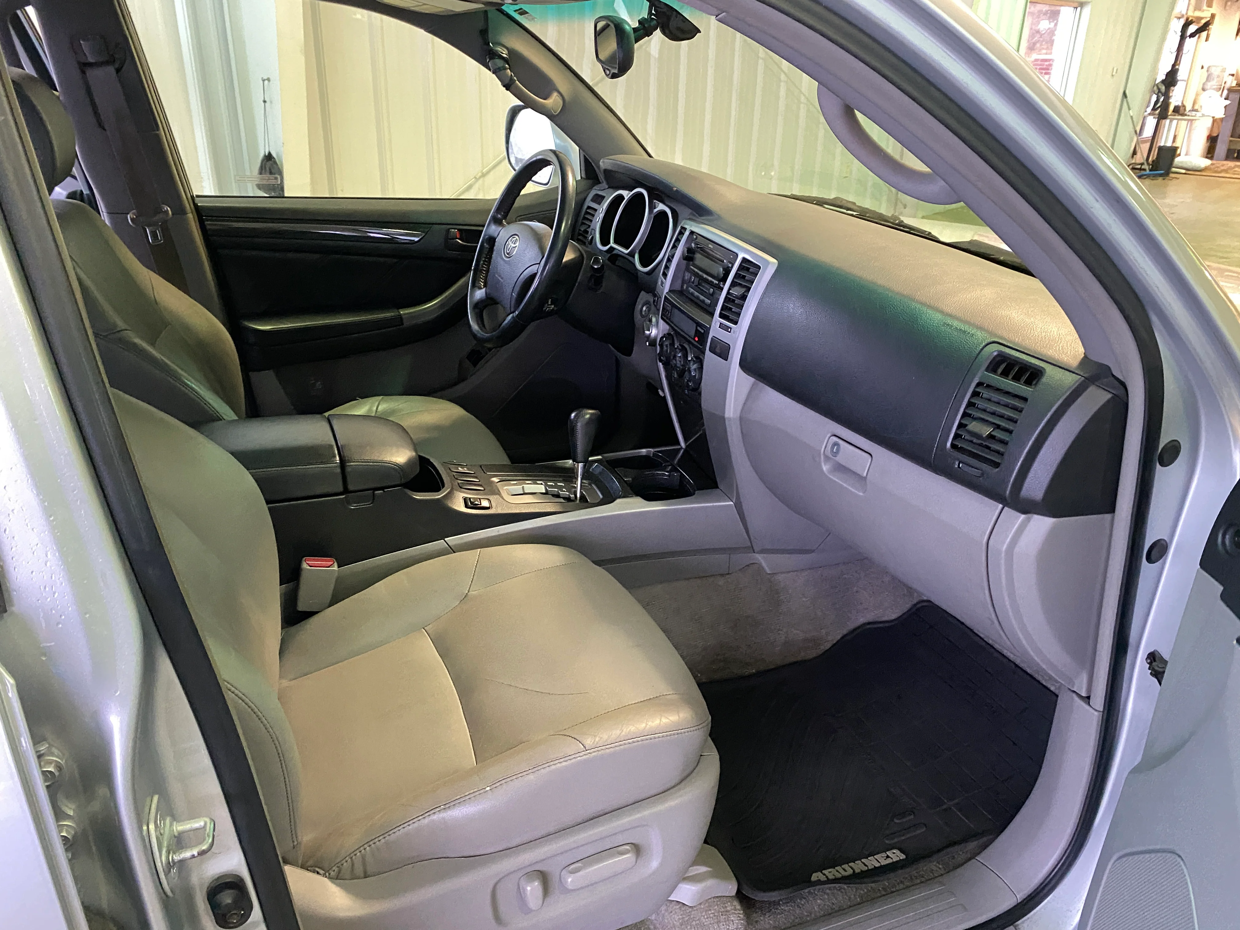 2004 Toyota 4Runner Limited V6 4WD - Image 16