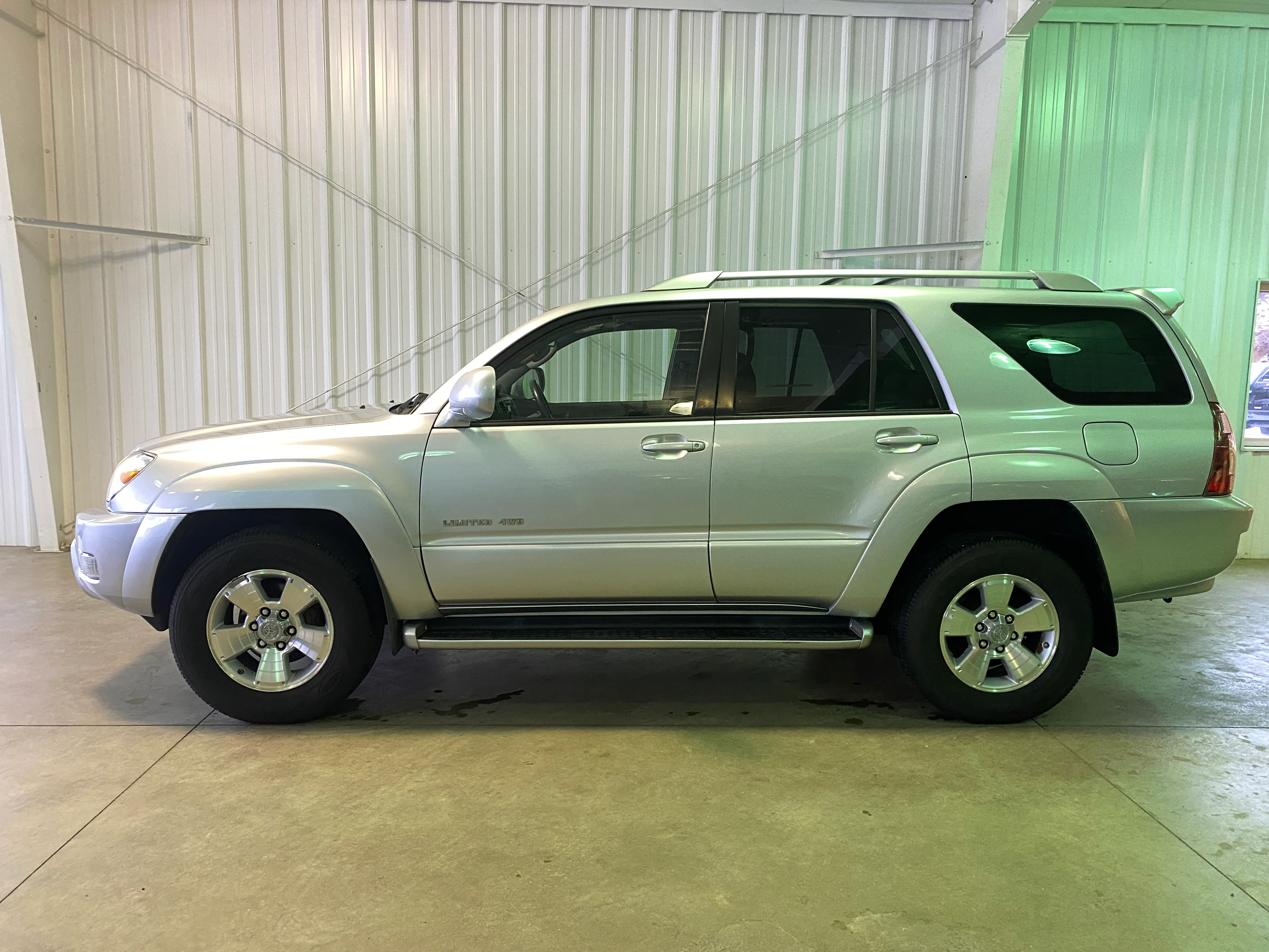 2004 Toyota 4Runner Limited V6 4WD - Image 2