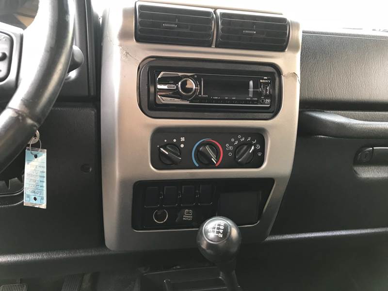 2005 Jeep Wrangler - Image 10
