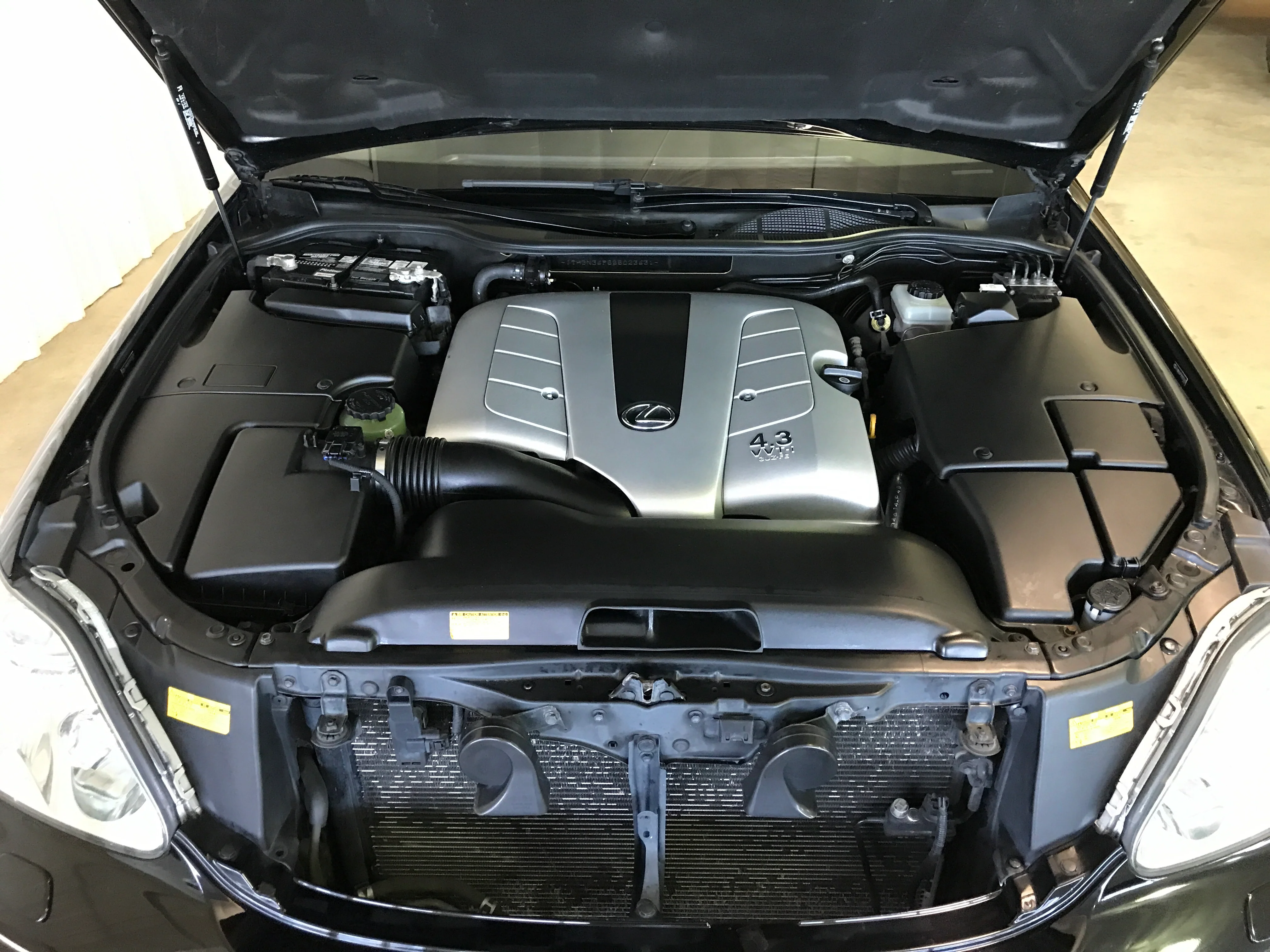 2005 Lexus LS430 - Image 10