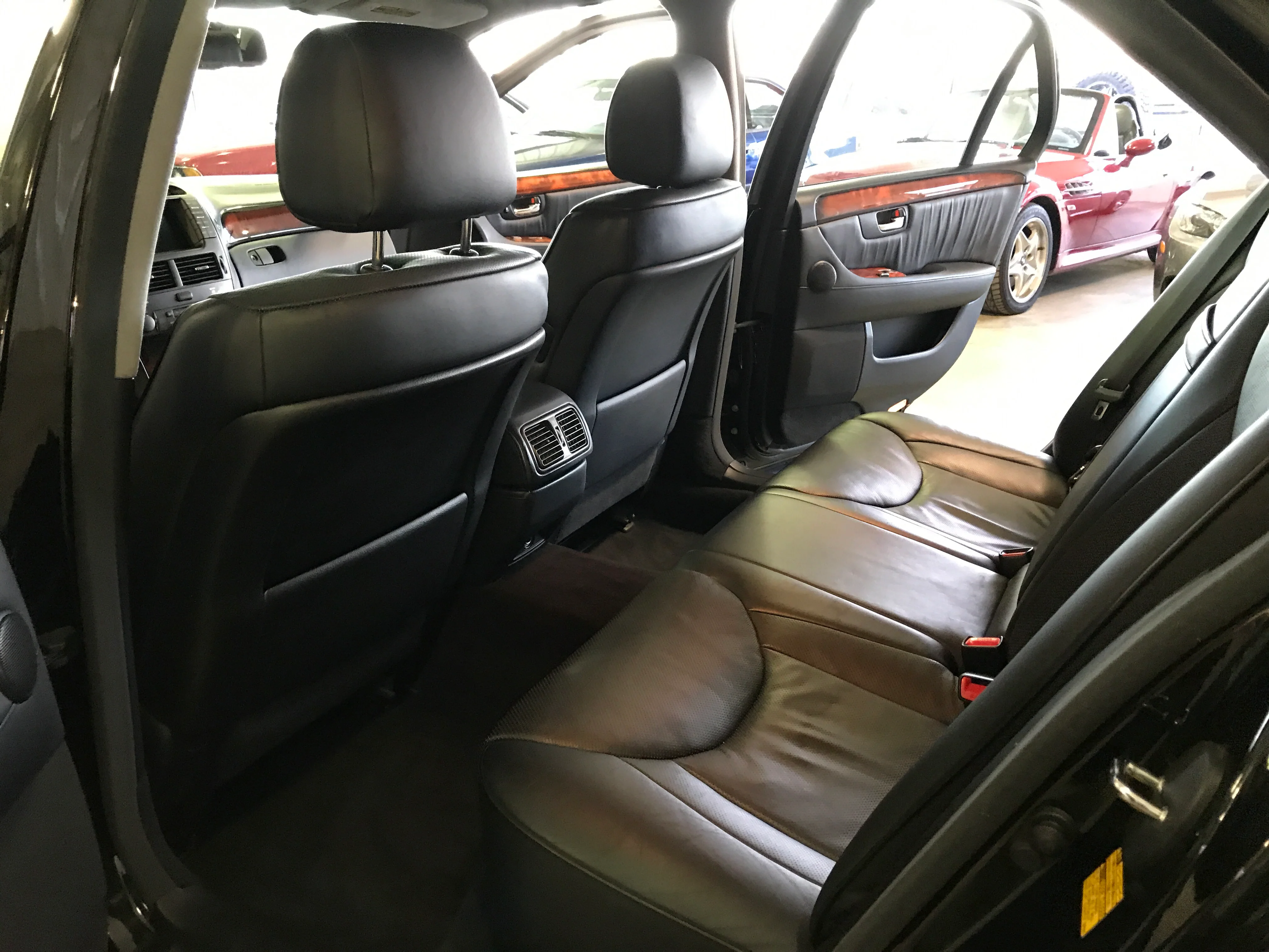 2005 Lexus LS430 - Image 11