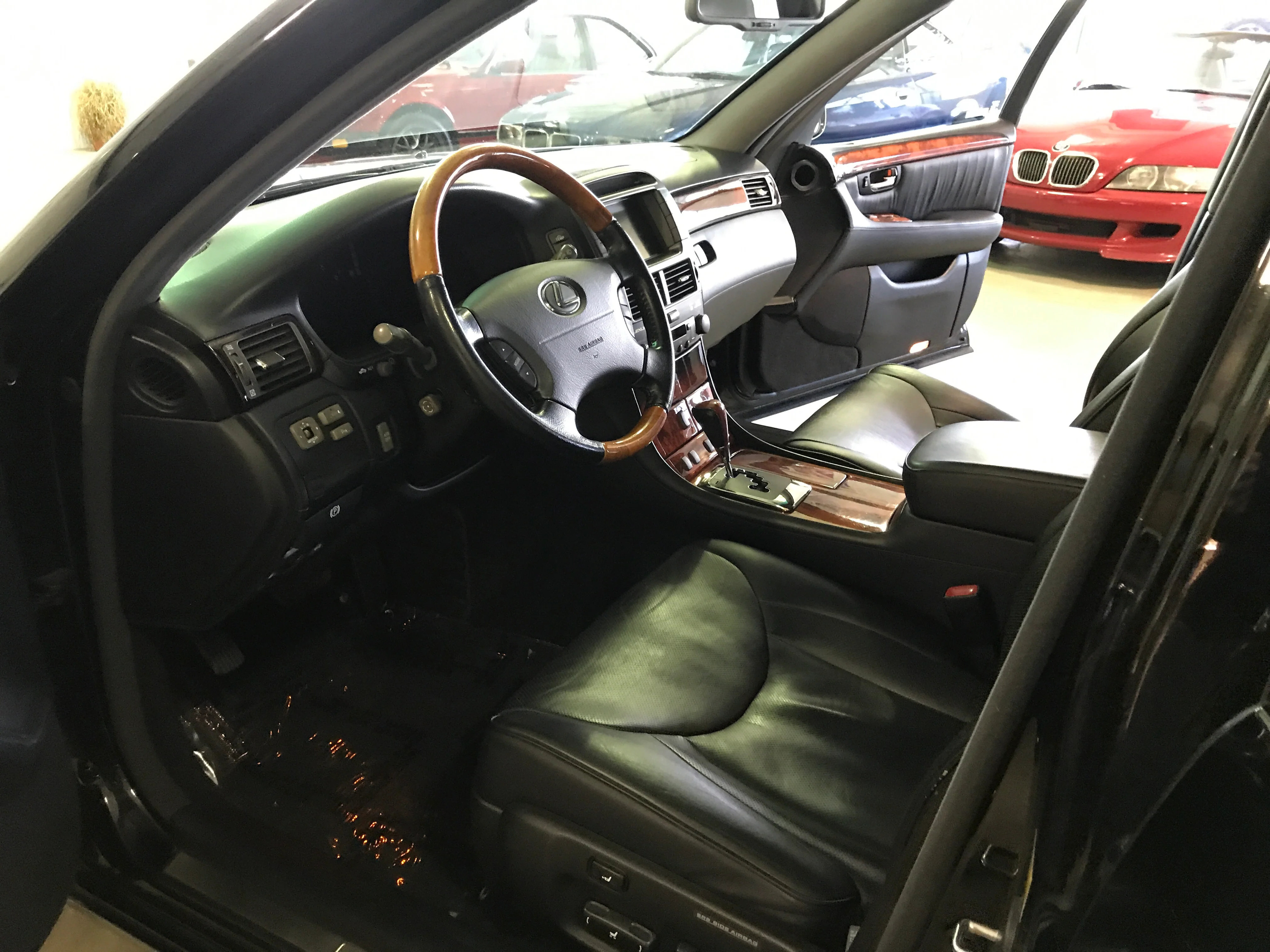 2005 Lexus LS430 - Image 12