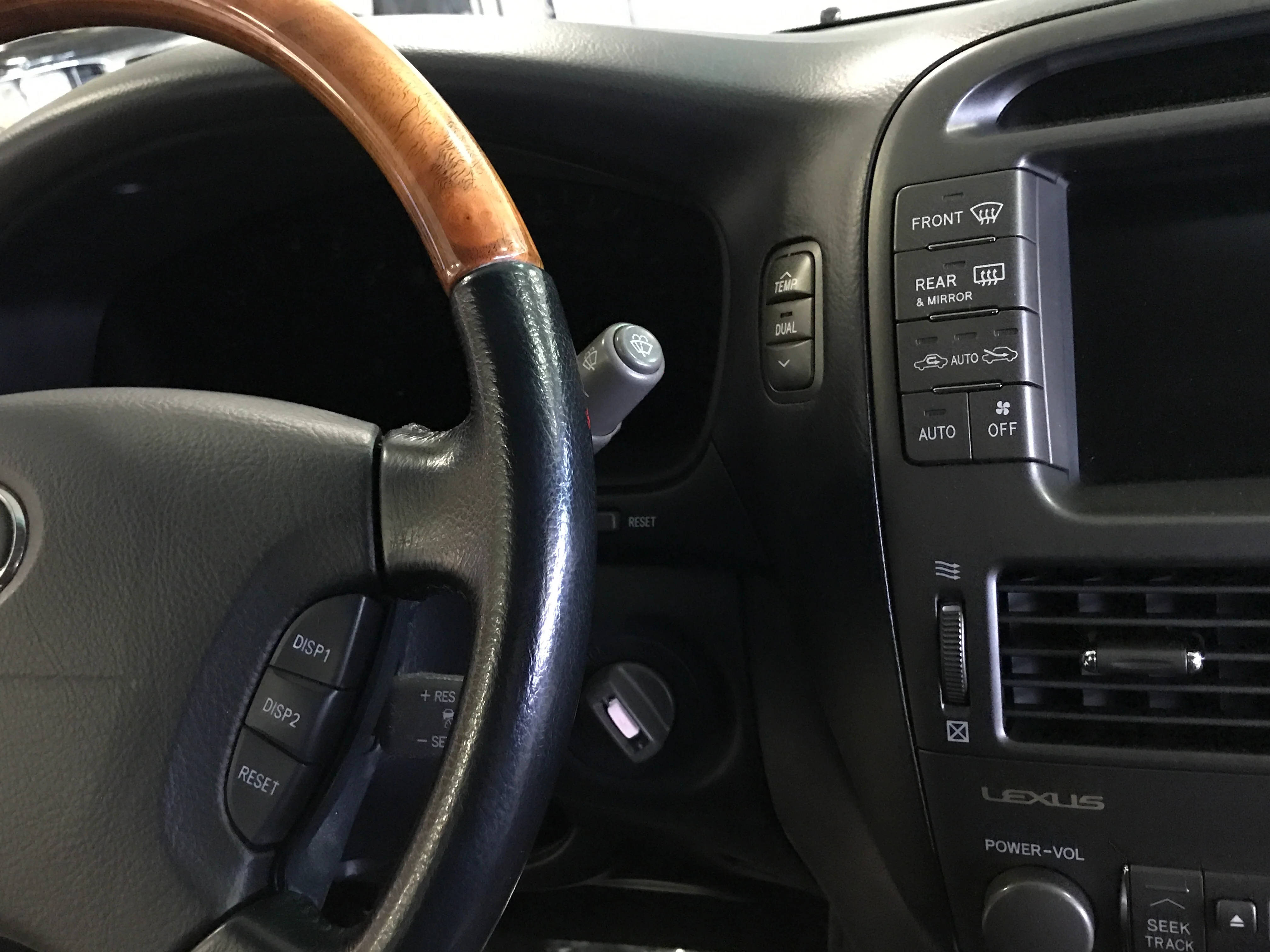2005 Lexus LS430 - Image 17