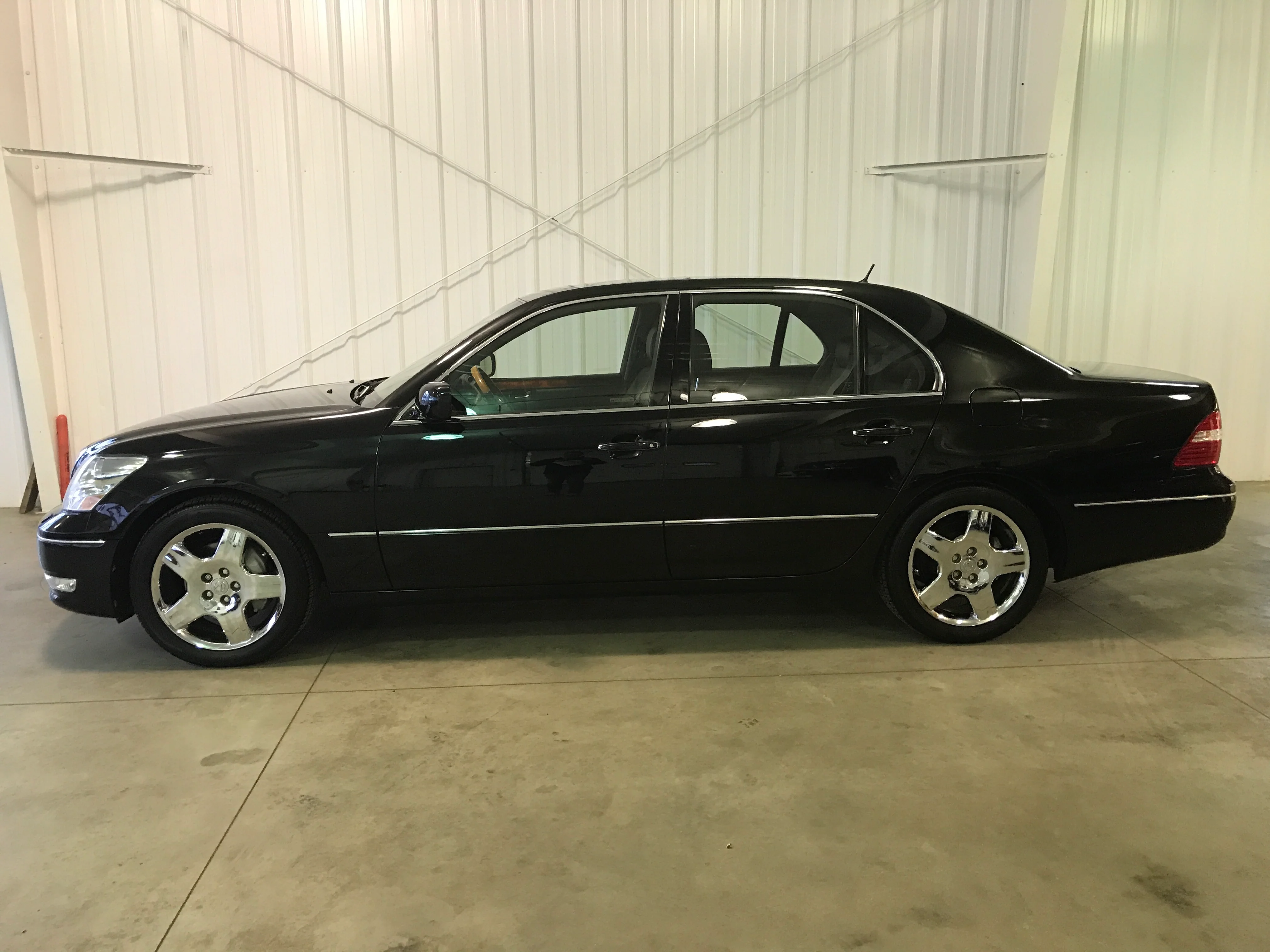 2005 Lexus LS430 - Image 2