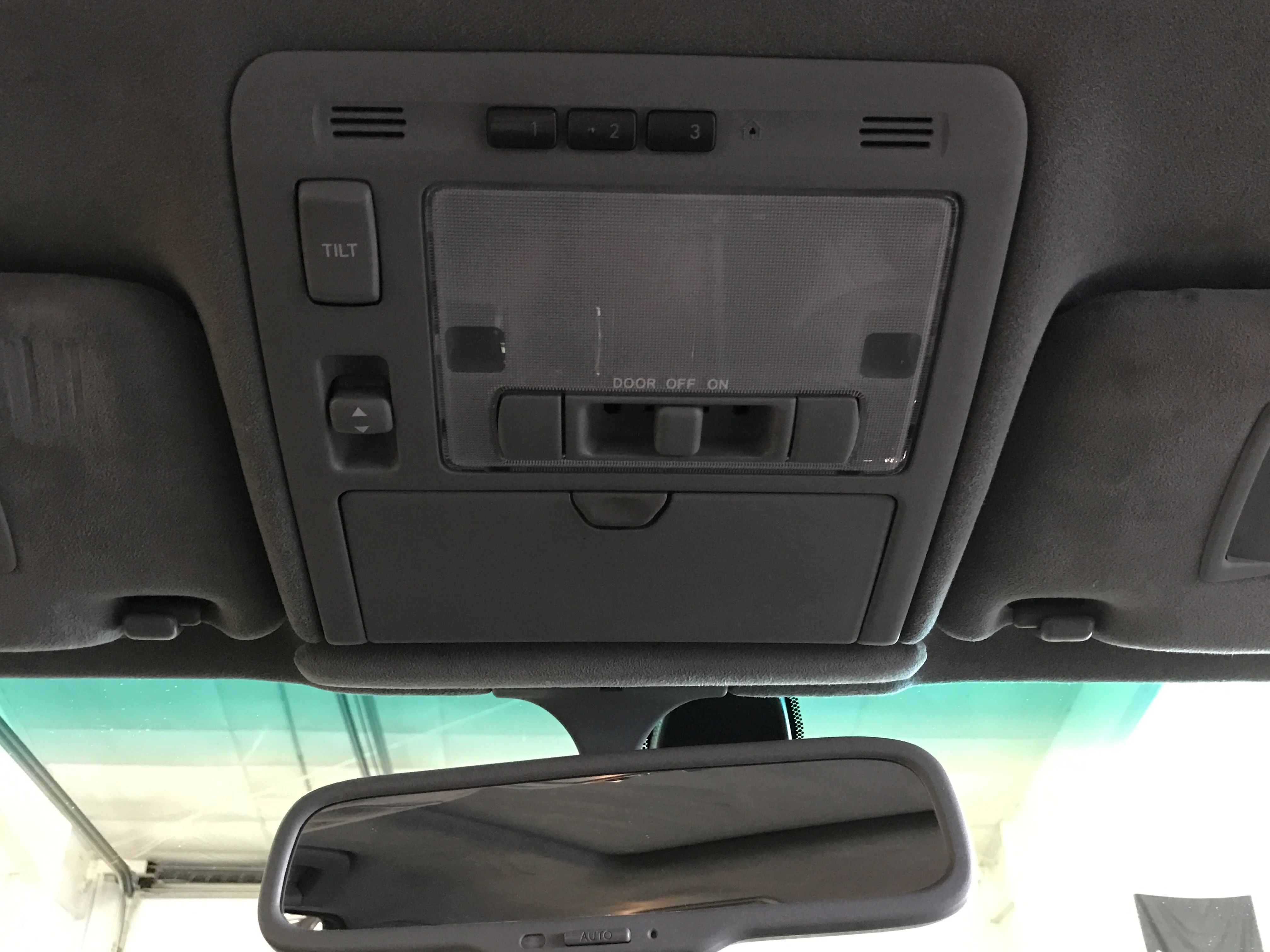 2005 Lexus LS430 - Image 25