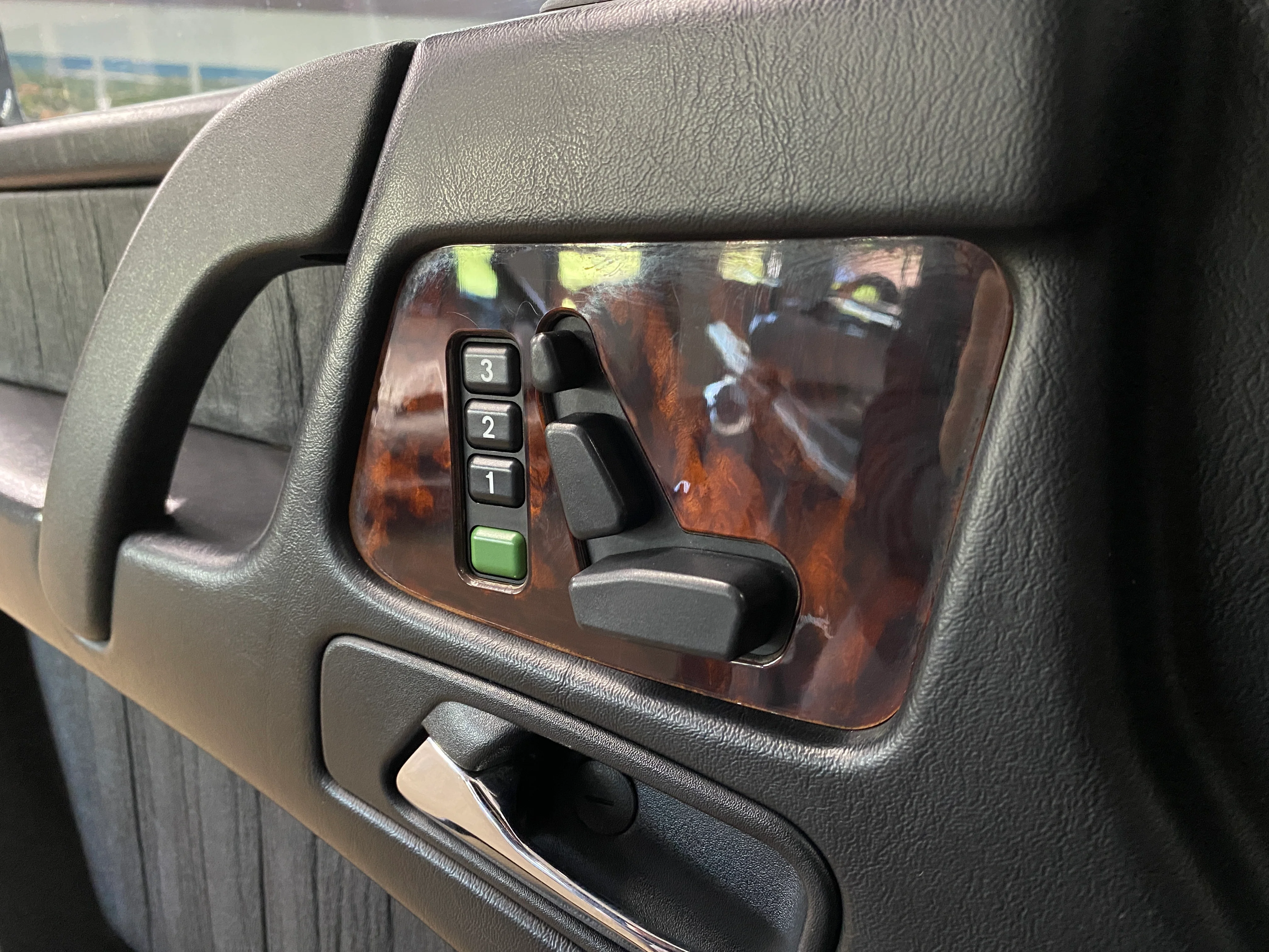 2005 Mercedes-Benz G500 Grand Edition - Image 12