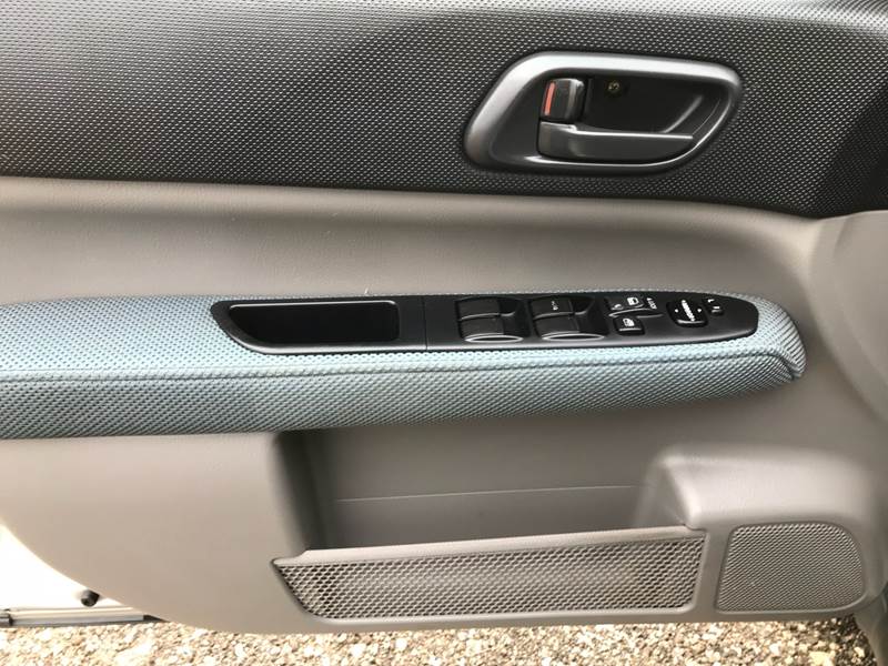 2005 Subaru Forester X - Image 12