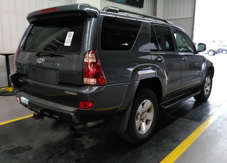 2005 Toyota 4Runner SR5 V6 4WD - Image 2