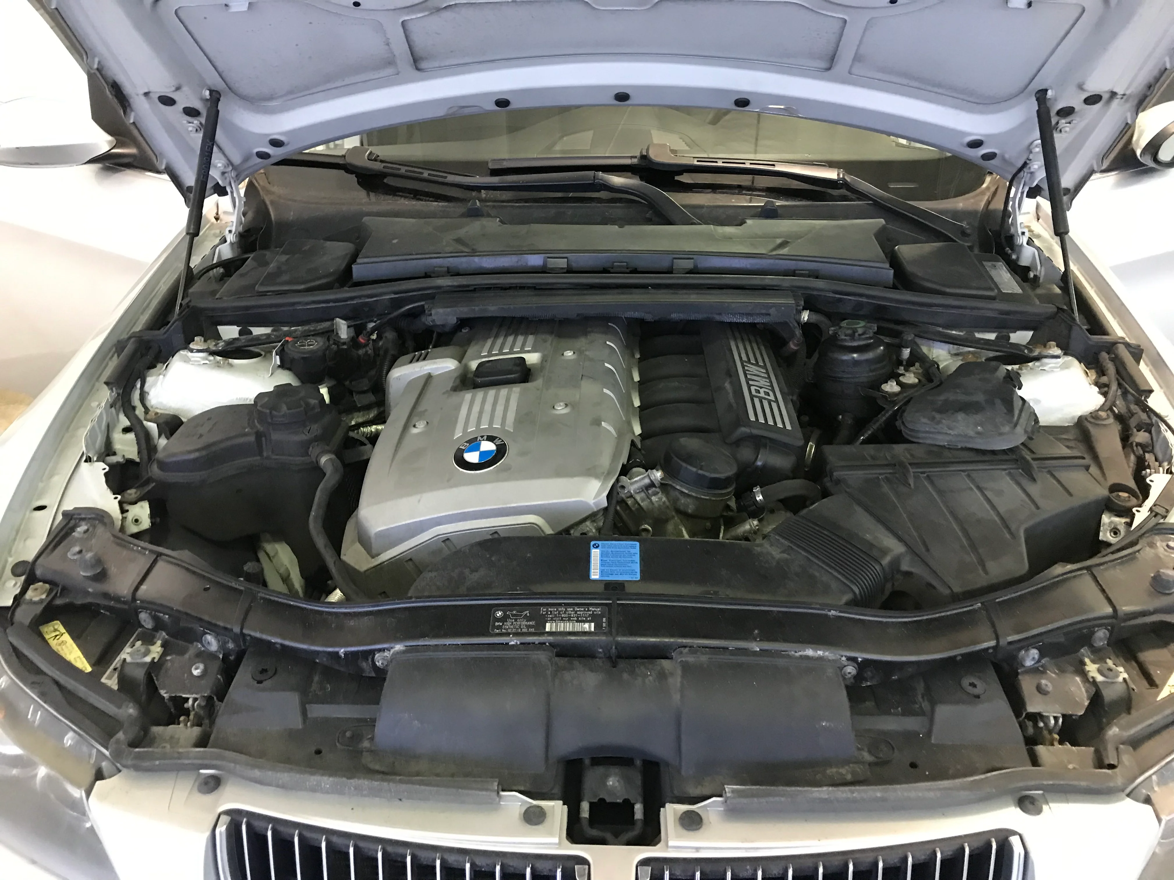 2006 BMW 330i - Image 10