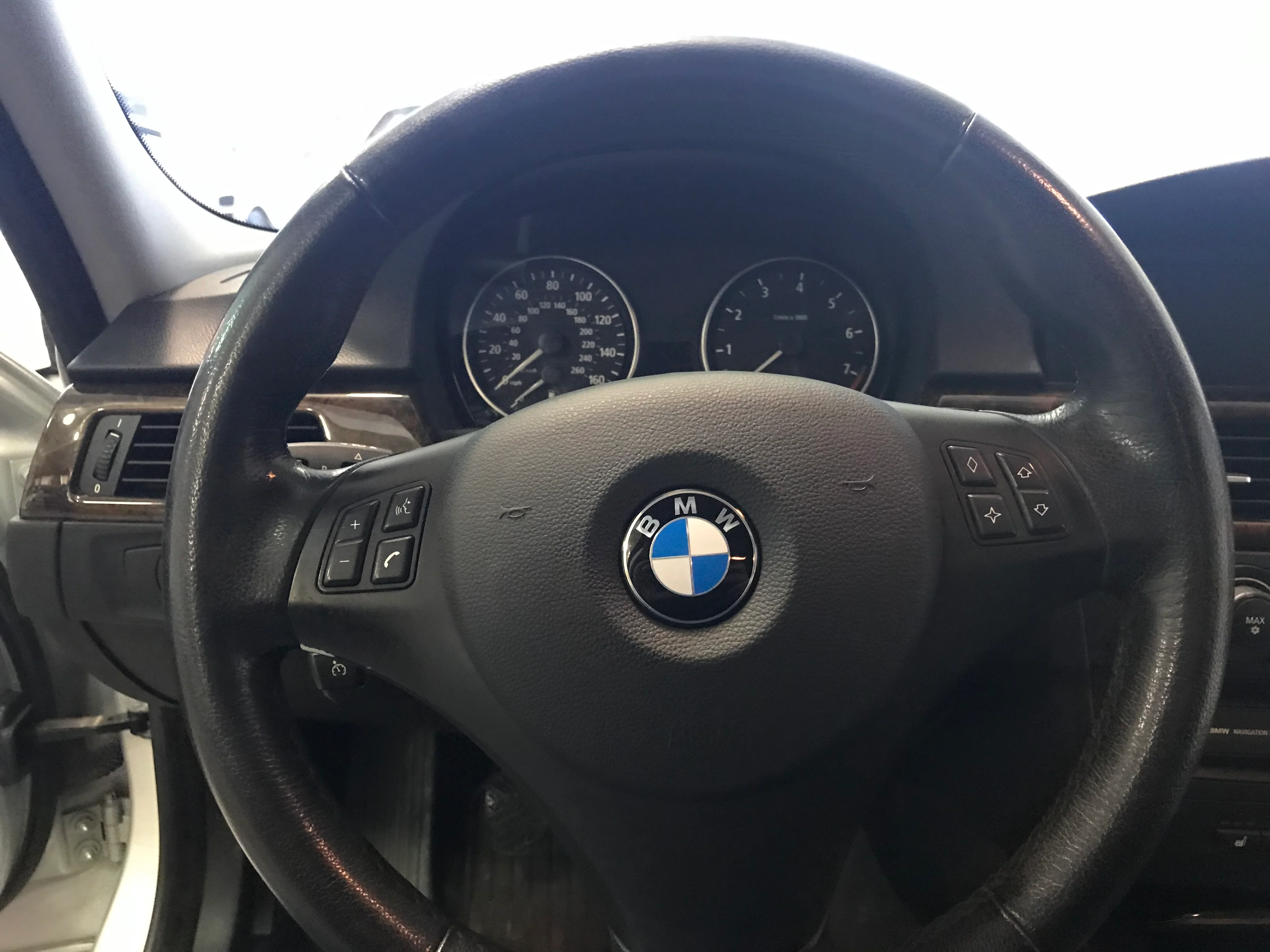 2006 BMW 330i - Image 15