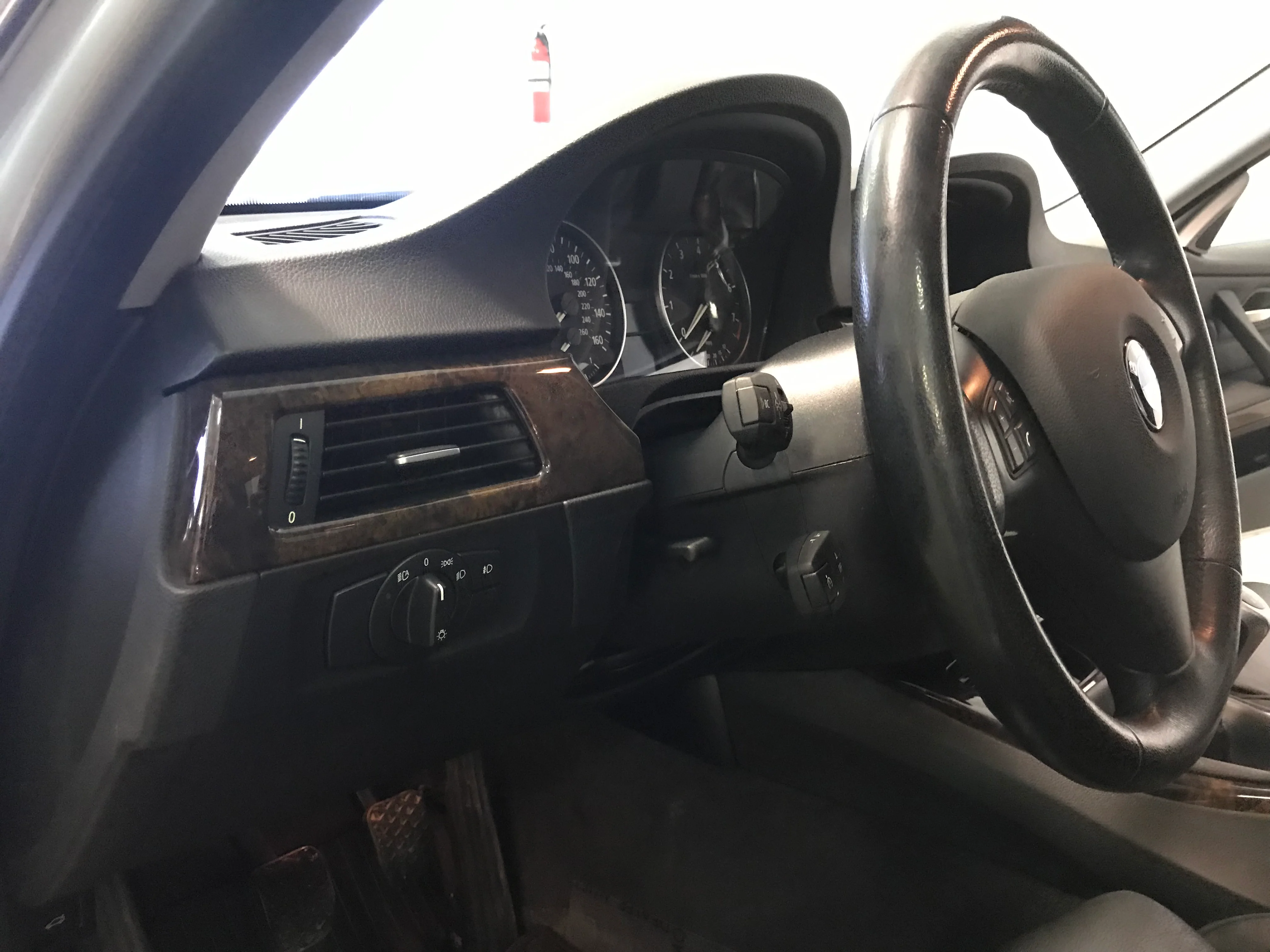 2006 BMW 330i - Image 16