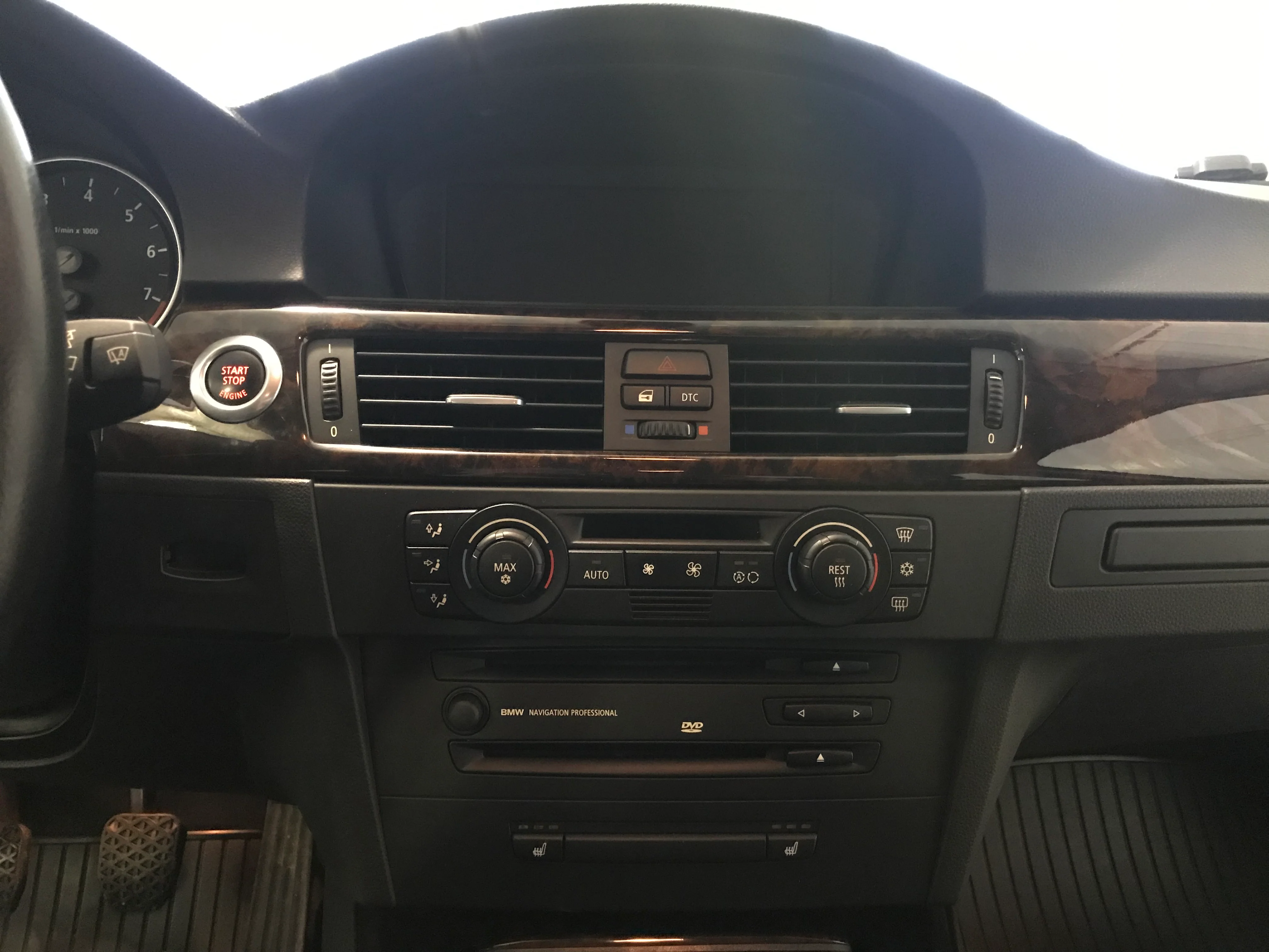 2006 BMW 330i - Image 18