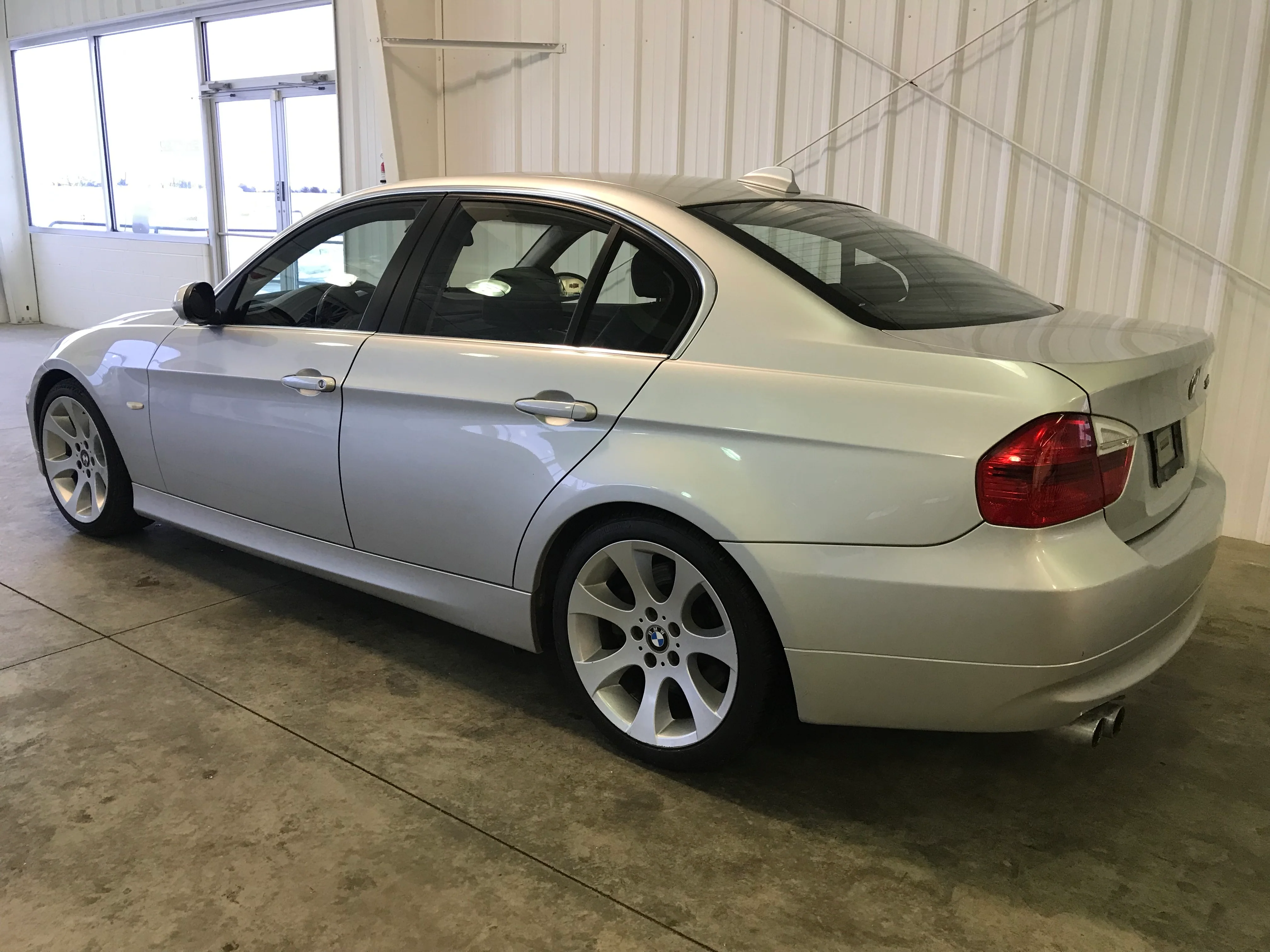 2006 BMW 330i - Image 3