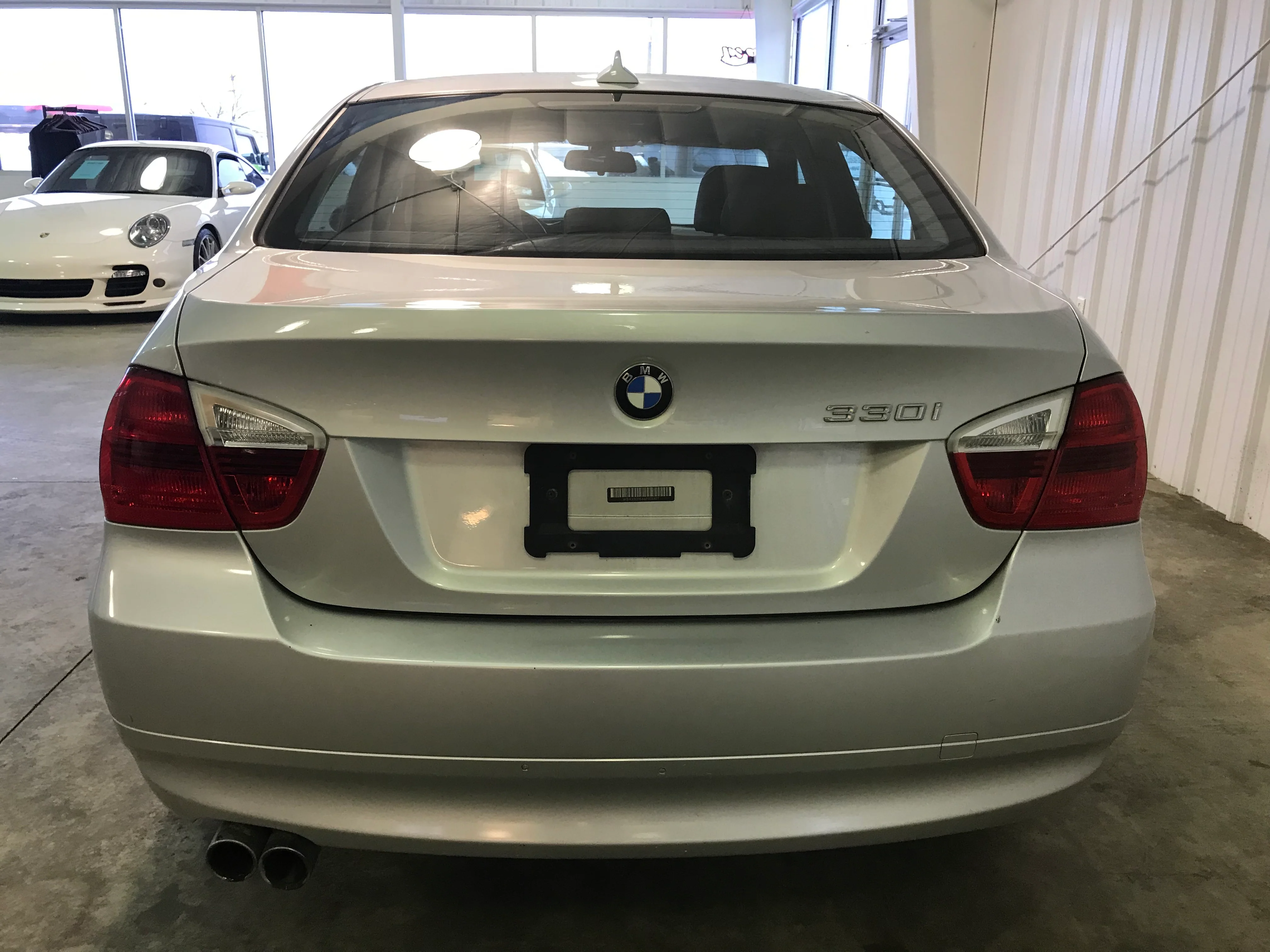 2006 BMW 330i - Image 4