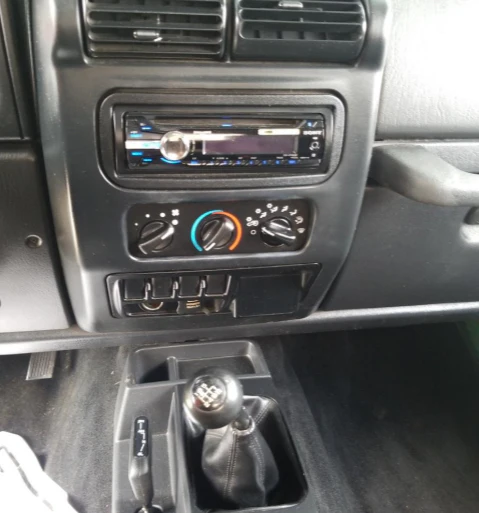 2006 Jeep Wrangler X Manual - Image 2
