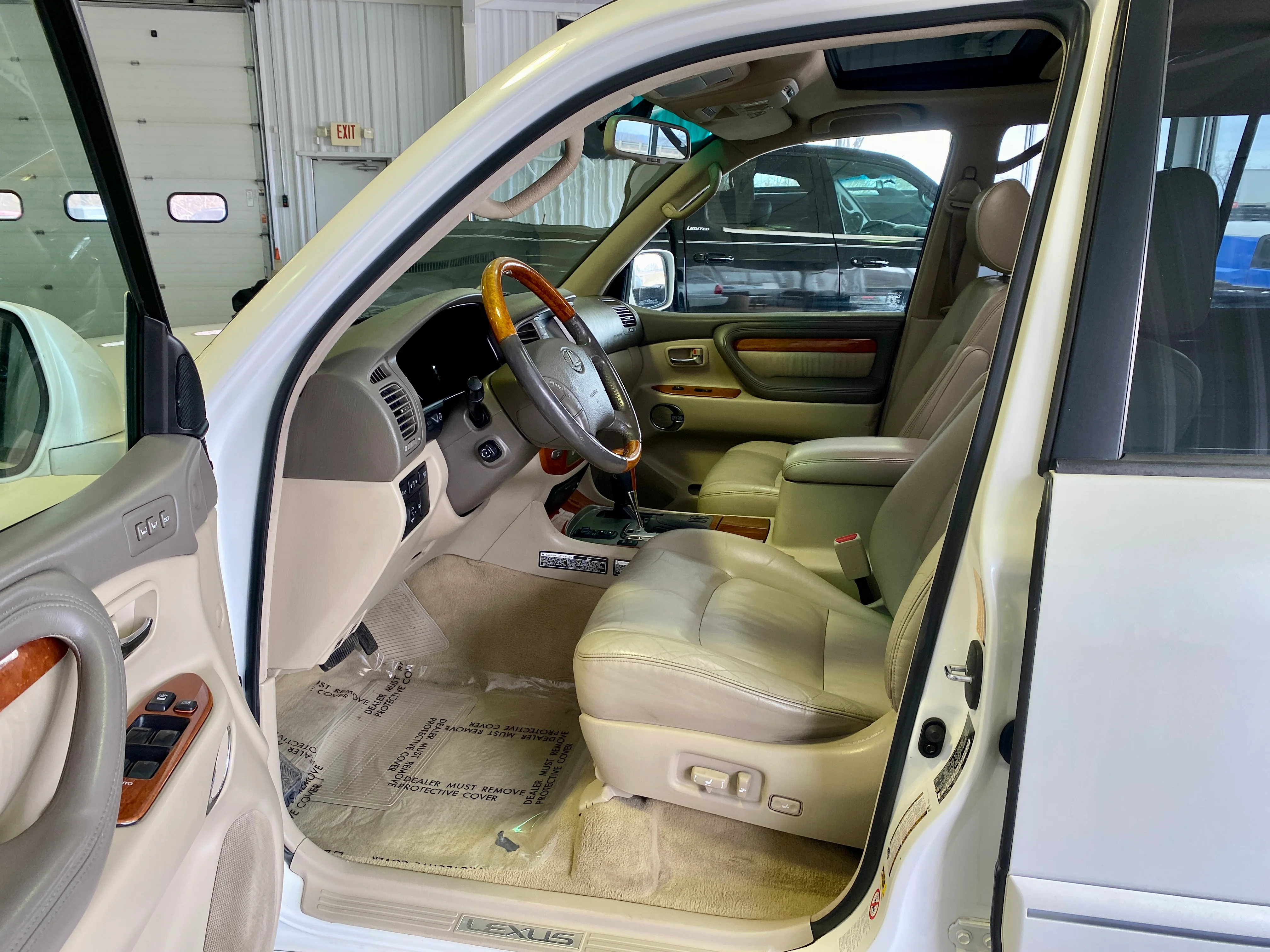 SOLD - 2006 Lexus LX 470 - Image 11