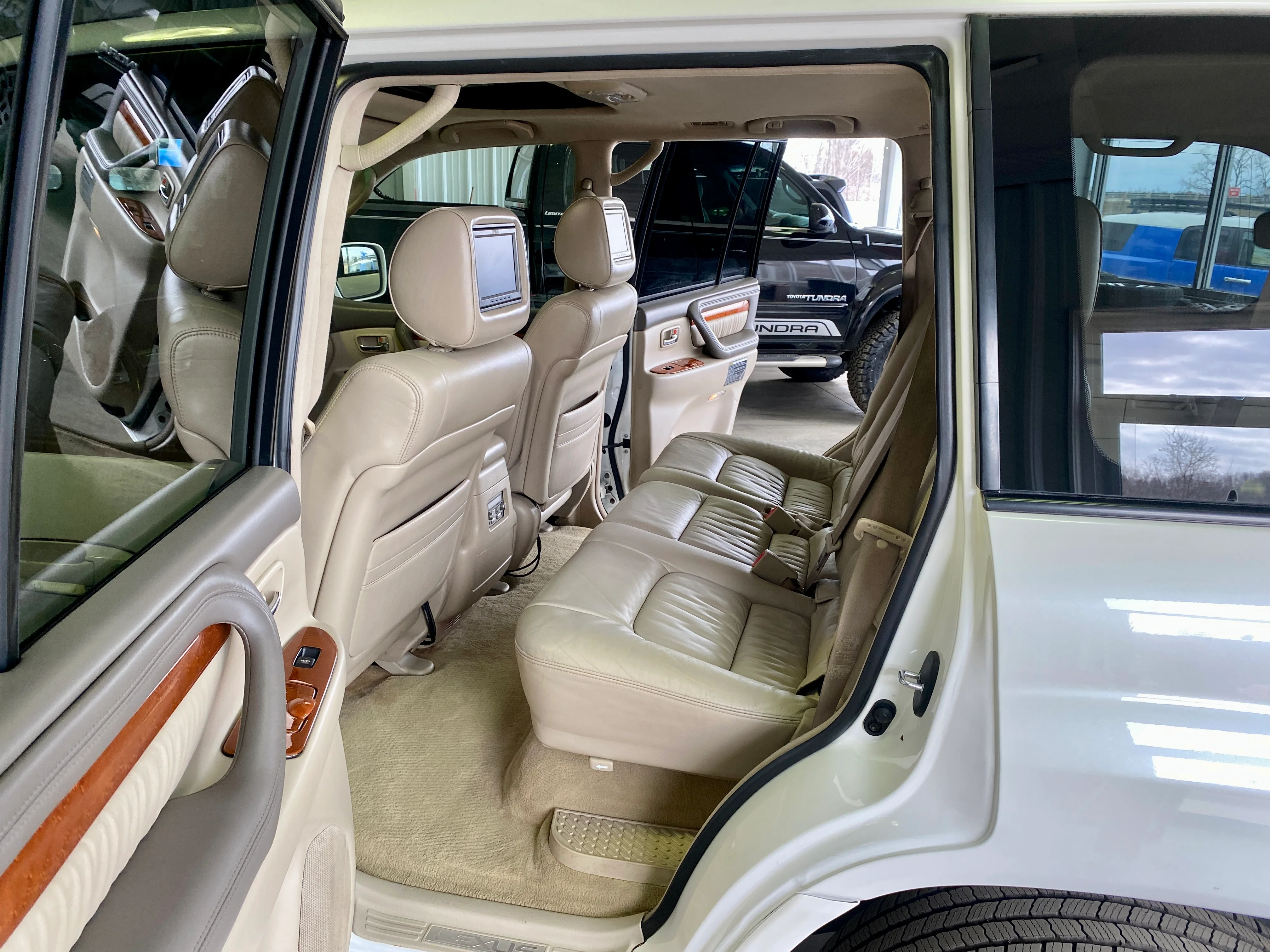 SOLD - 2006 Lexus LX 470 - Image 12