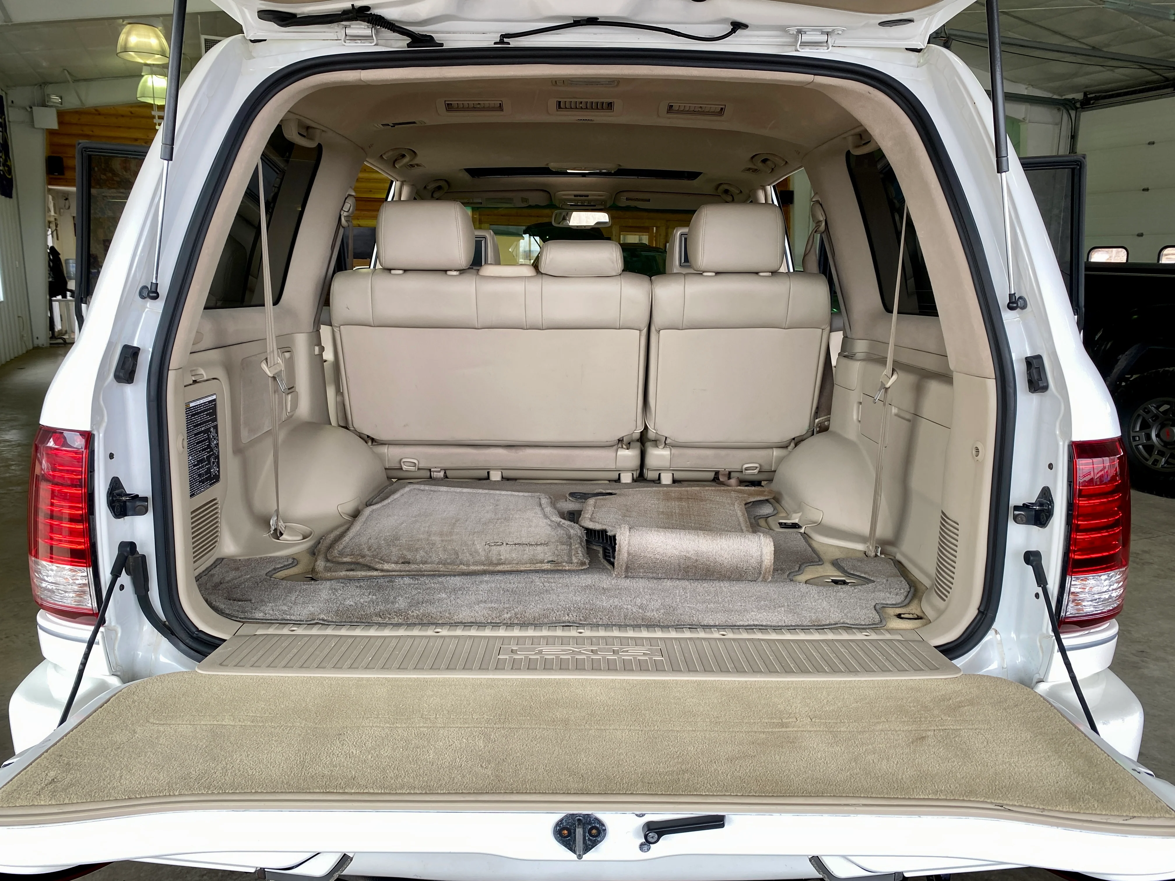 SOLD - 2006 Lexus LX 470 - Image 13