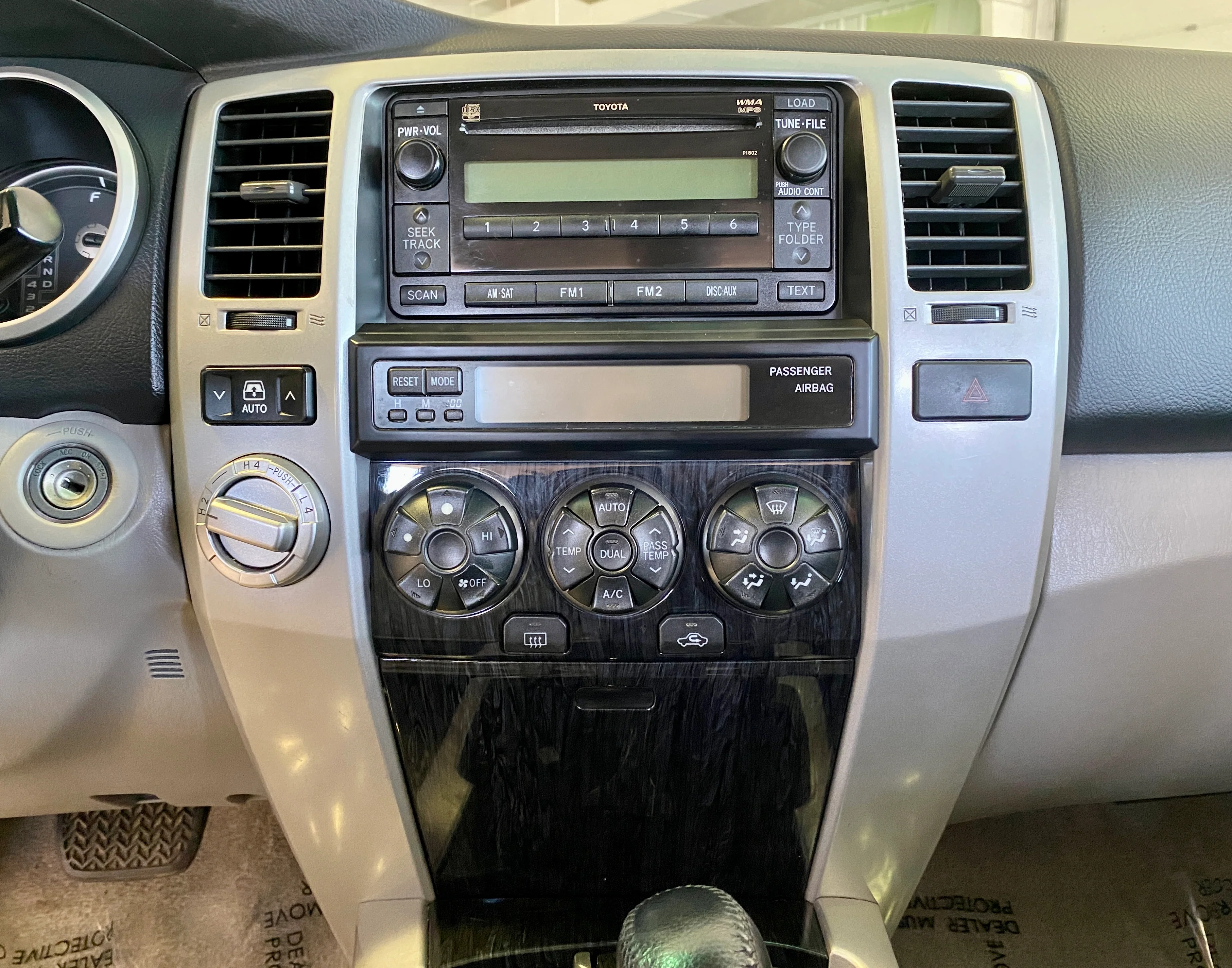 2006 Toyota 4Runner Limited 4WD V6 7 Passenger - Image 19