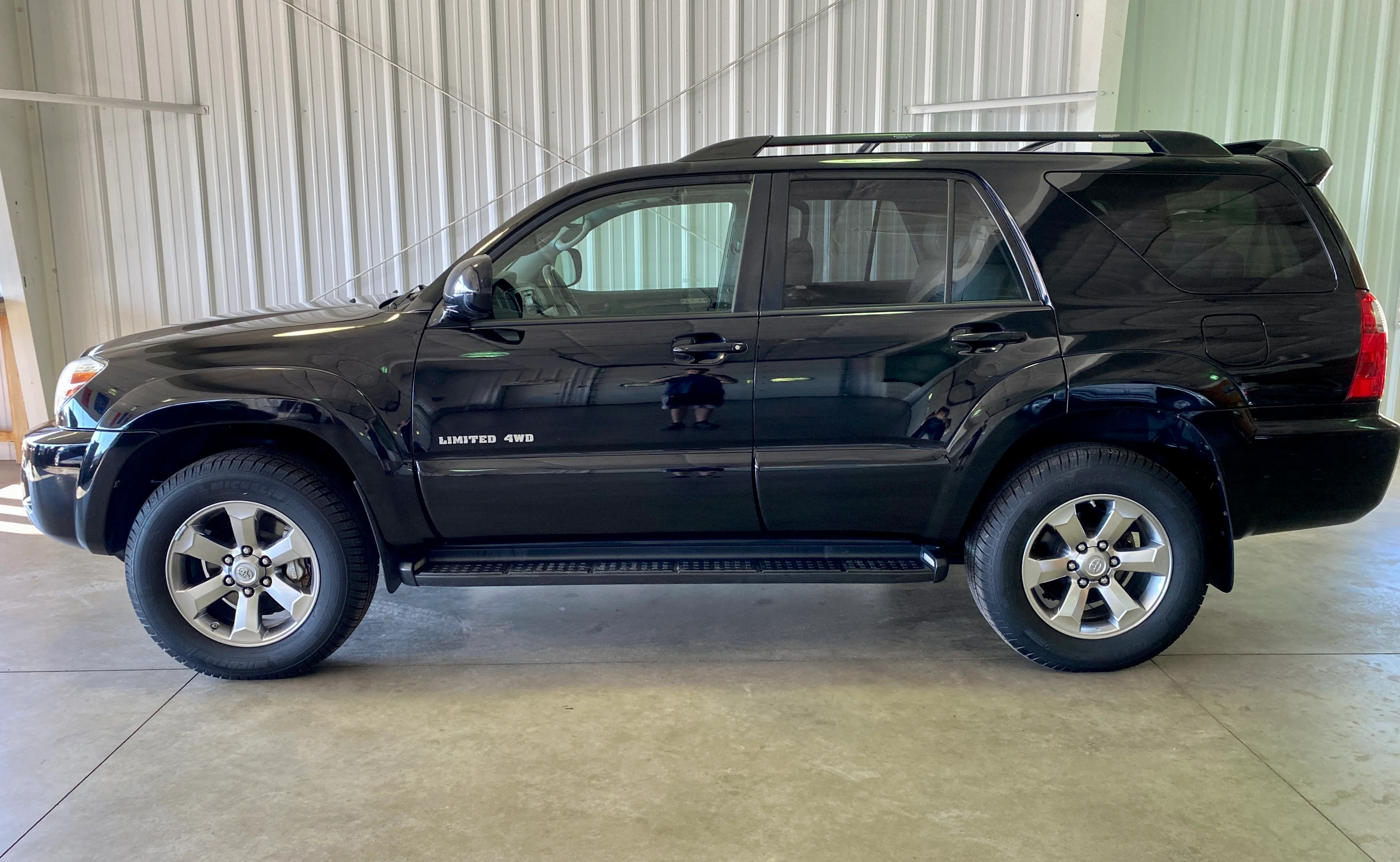2006 Toyota 4Runner Limited 4WD V6 7 Passenger - Image 2