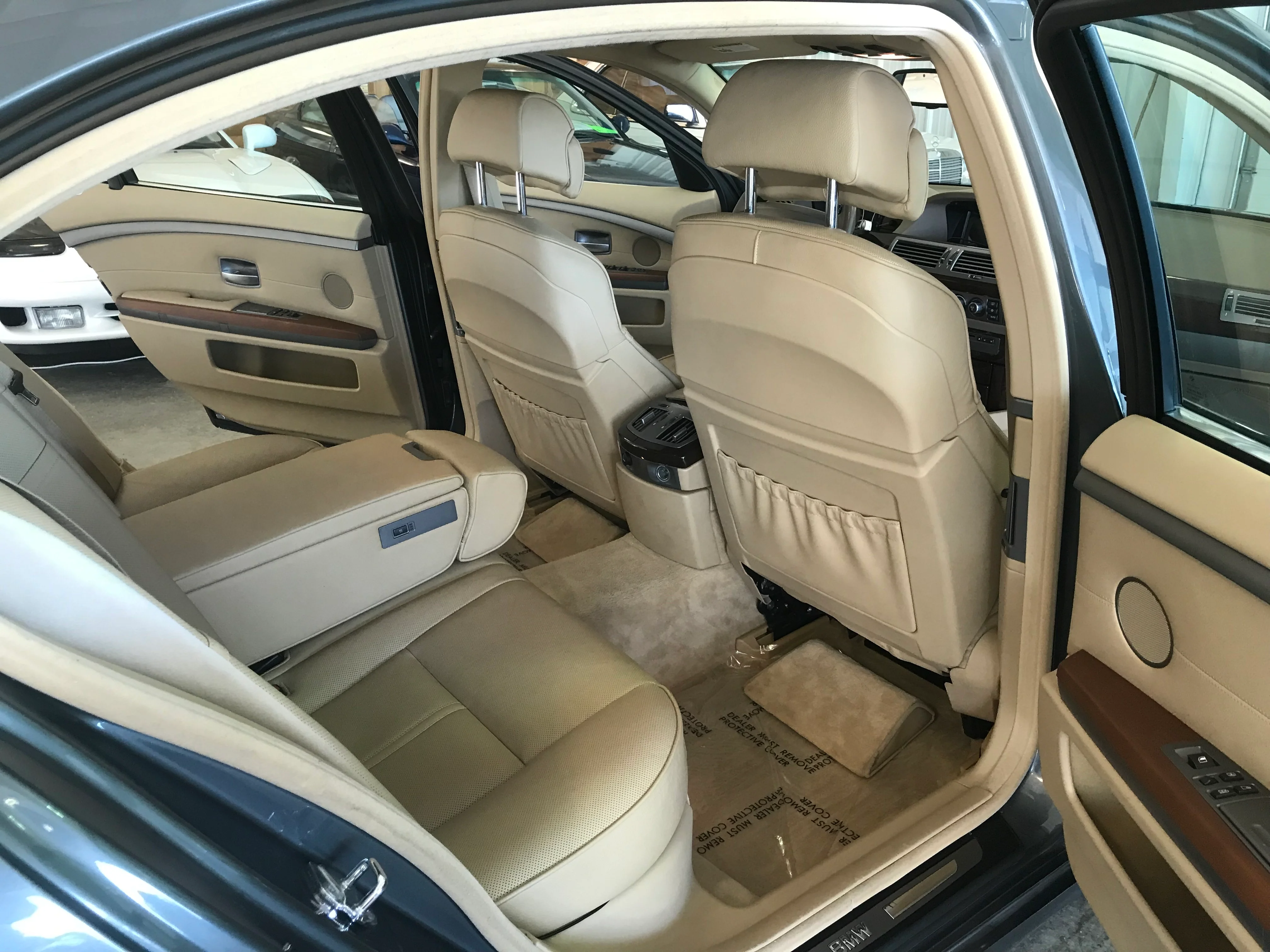 2007 BMW 750li - Image 14