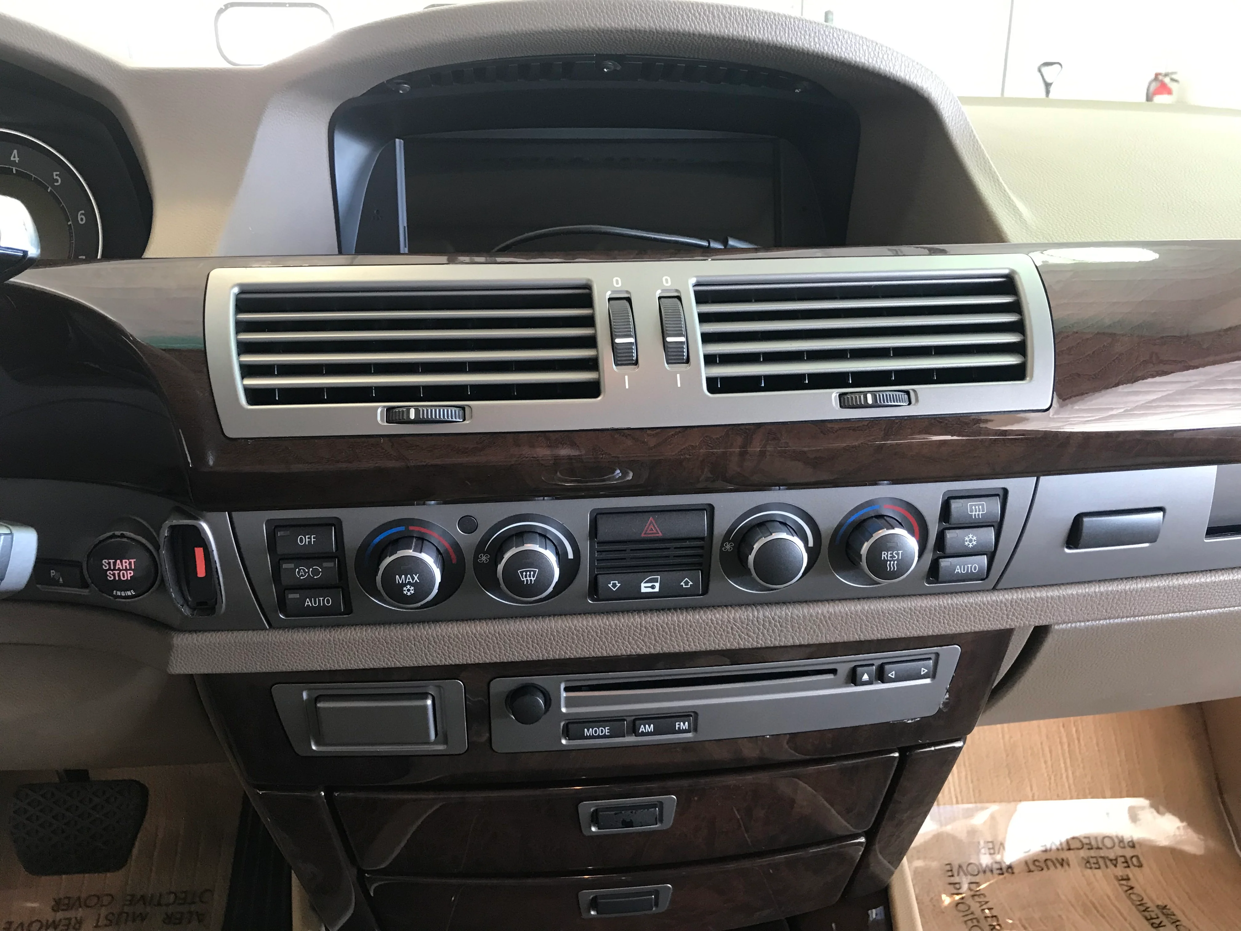2007 BMW 750li - Image 19