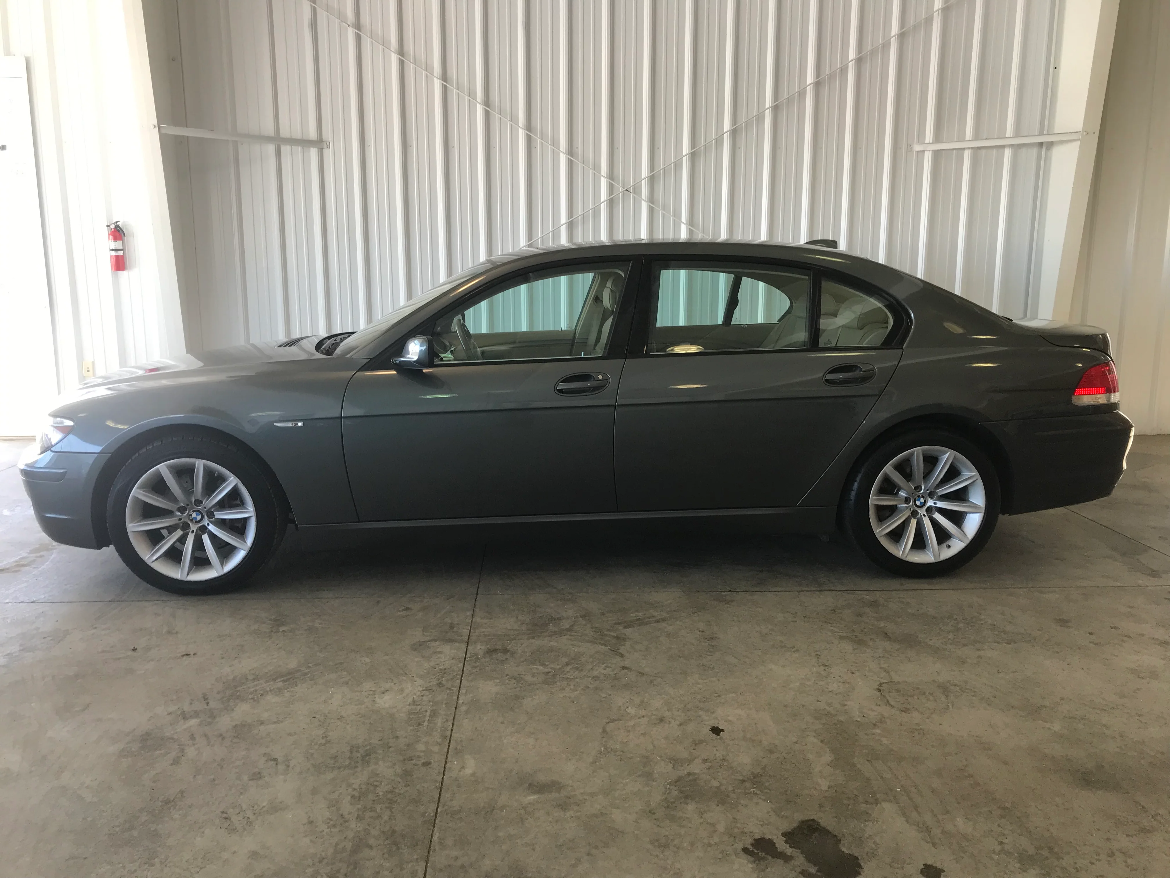 2007 BMW 750li - Image 2
