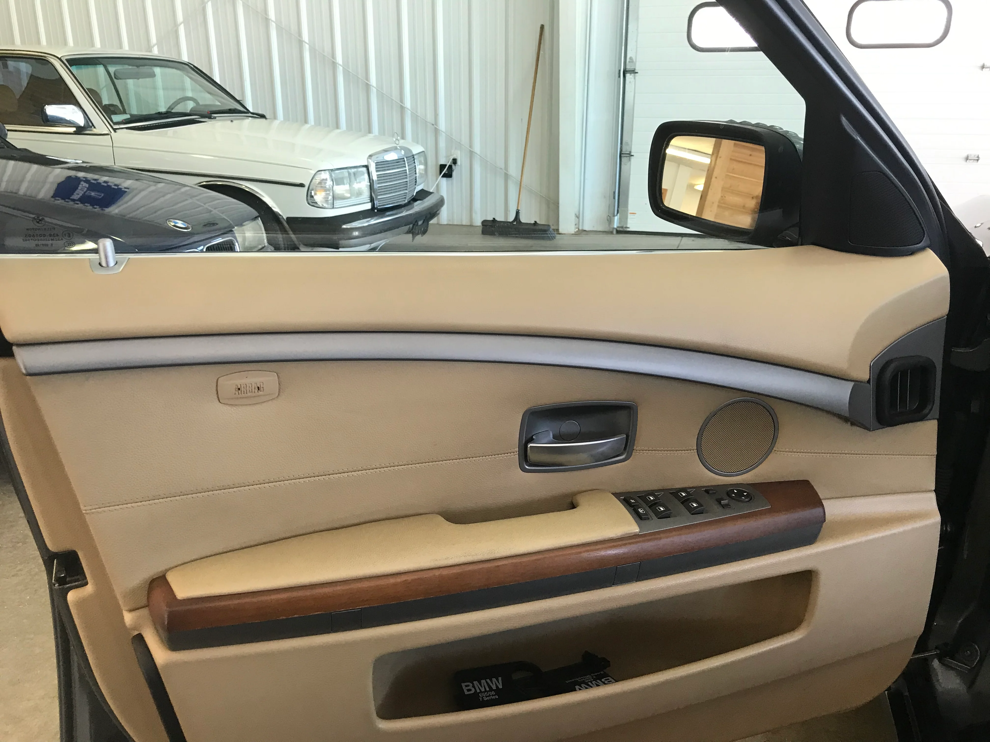 2007 BMW 750li - Image 22