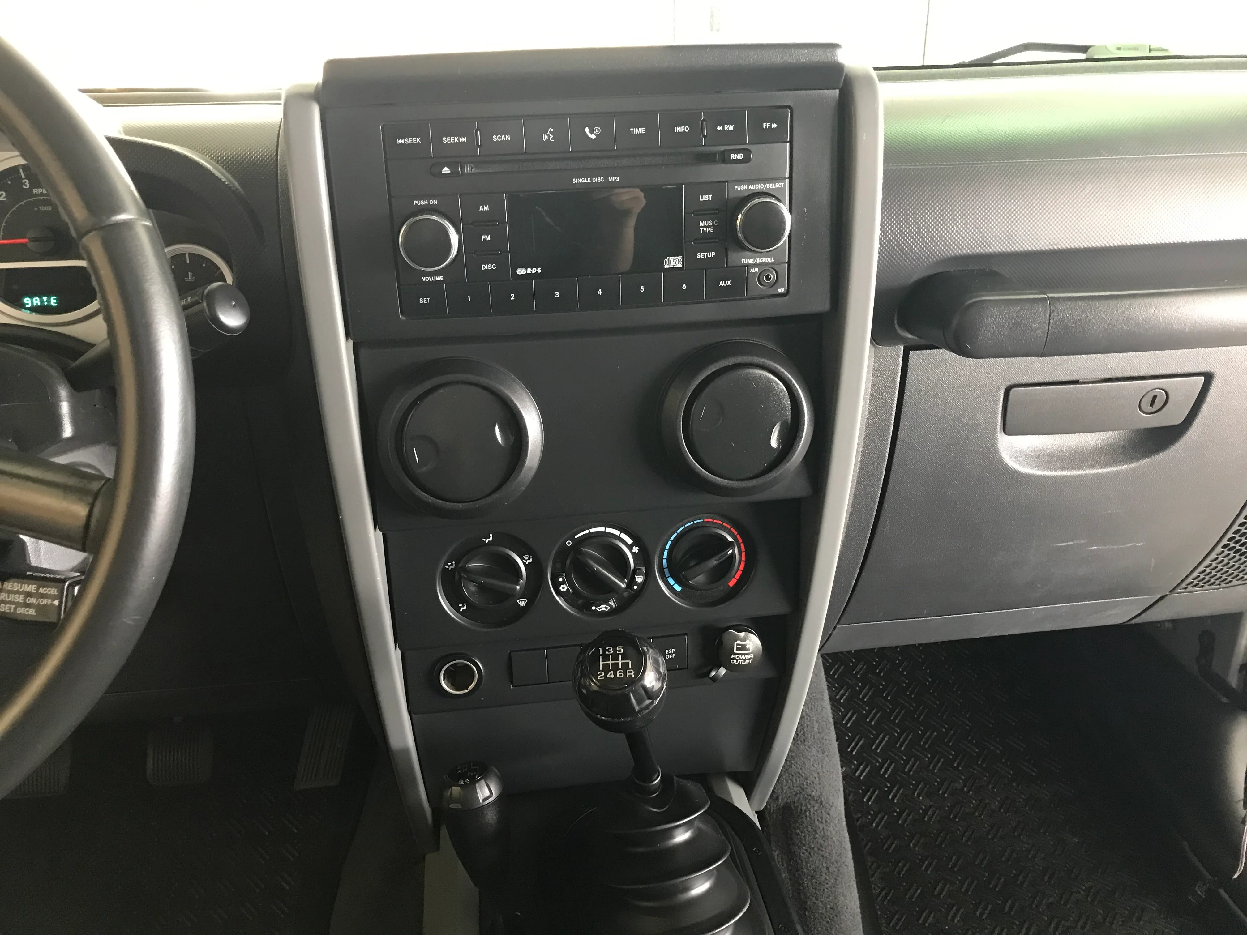 2007 Jeep Wrangler Sahara - Image 12