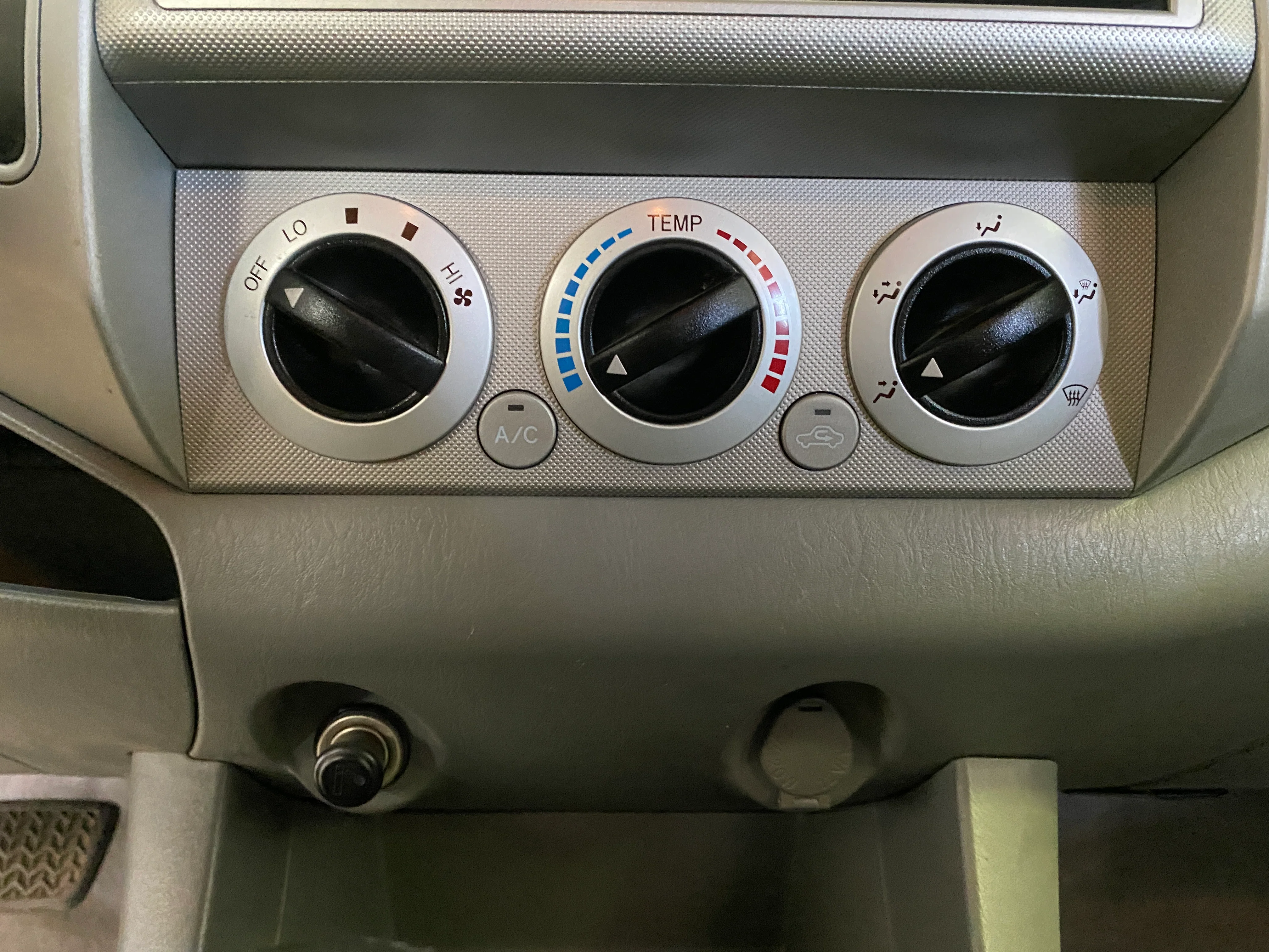 2007 Toyota Tacoma Double Cab 4WD 4.0L Long Bed - Image 22