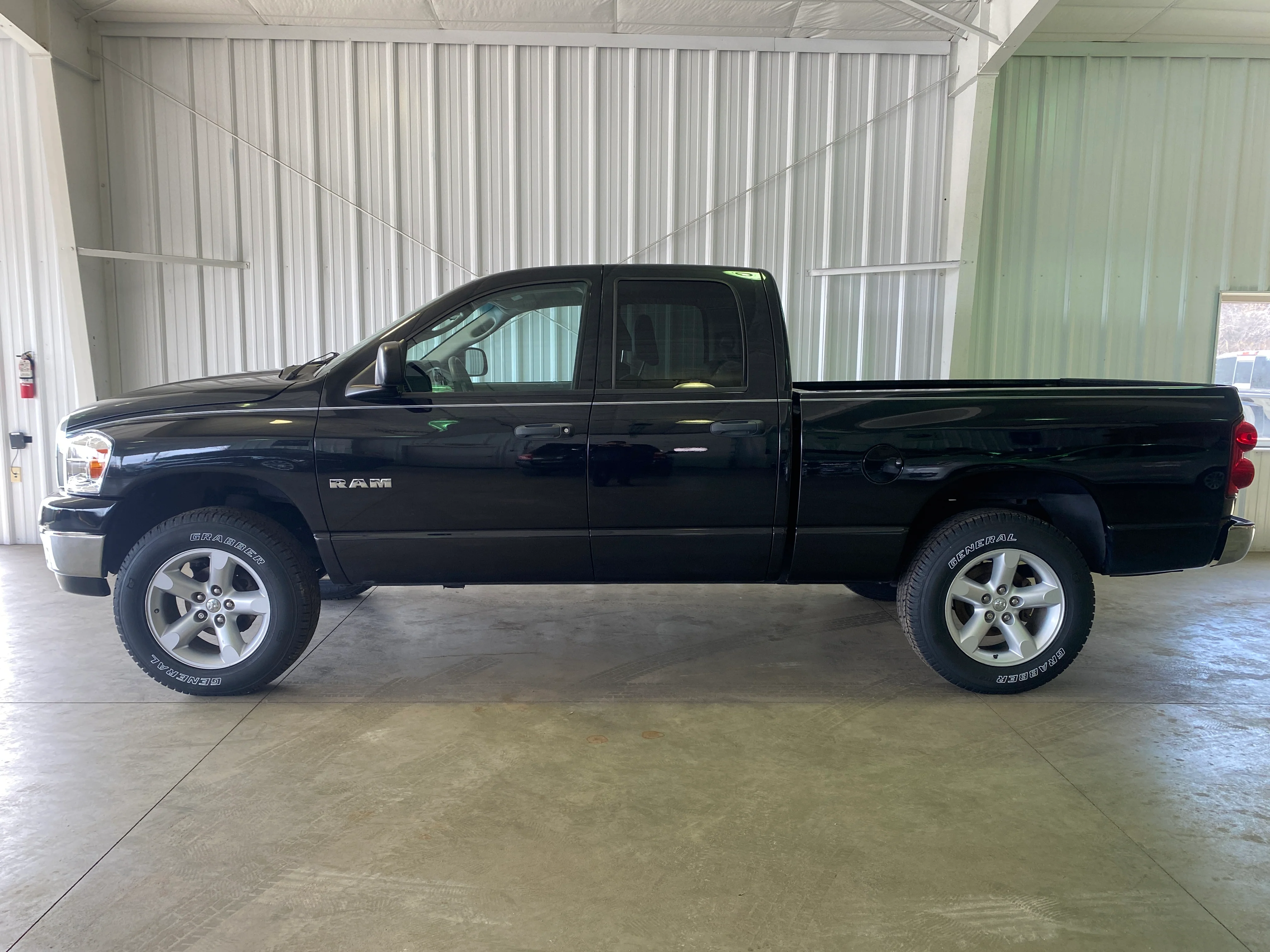 2008 Dodge Ram 1500 4WD Manual - Image 2