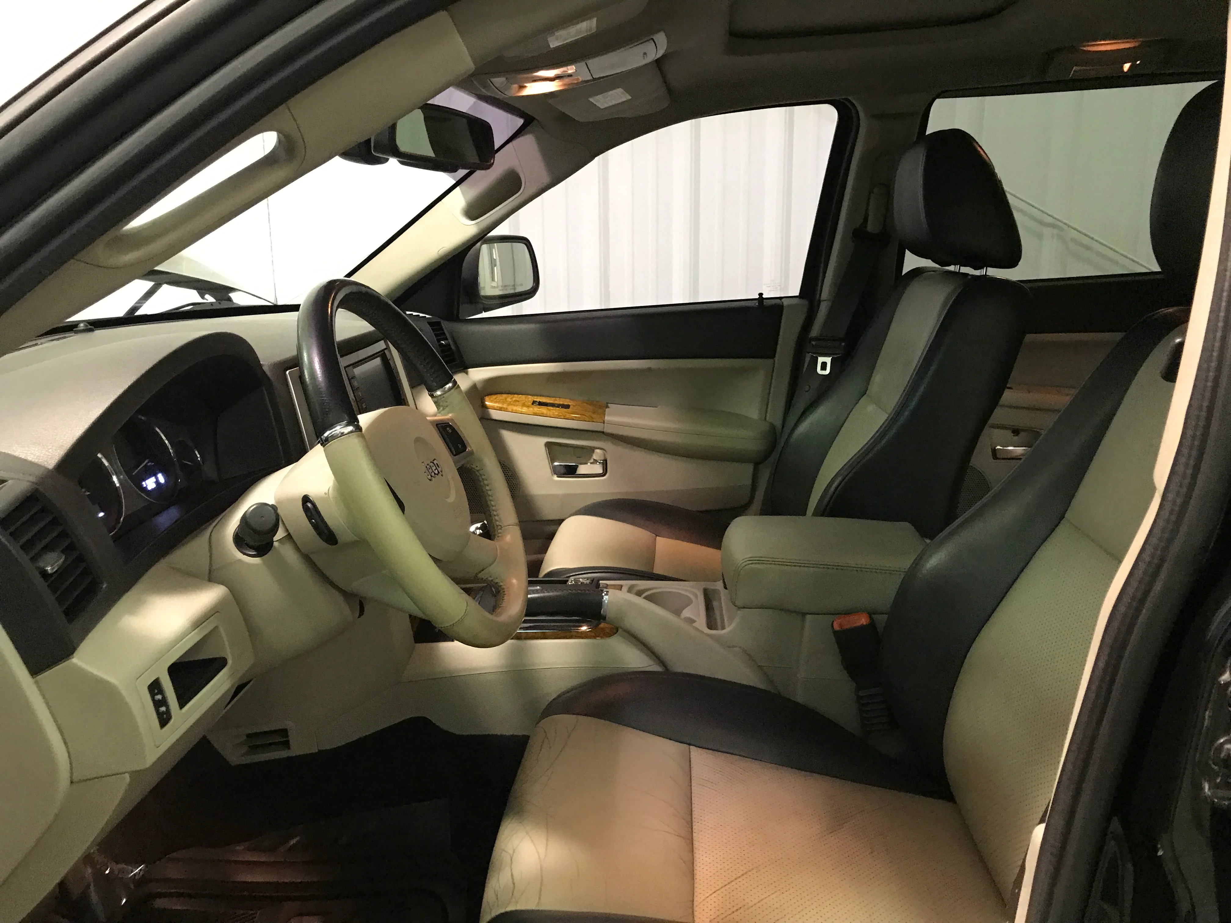 2008 Jeep Grand Cherokee - Image 10