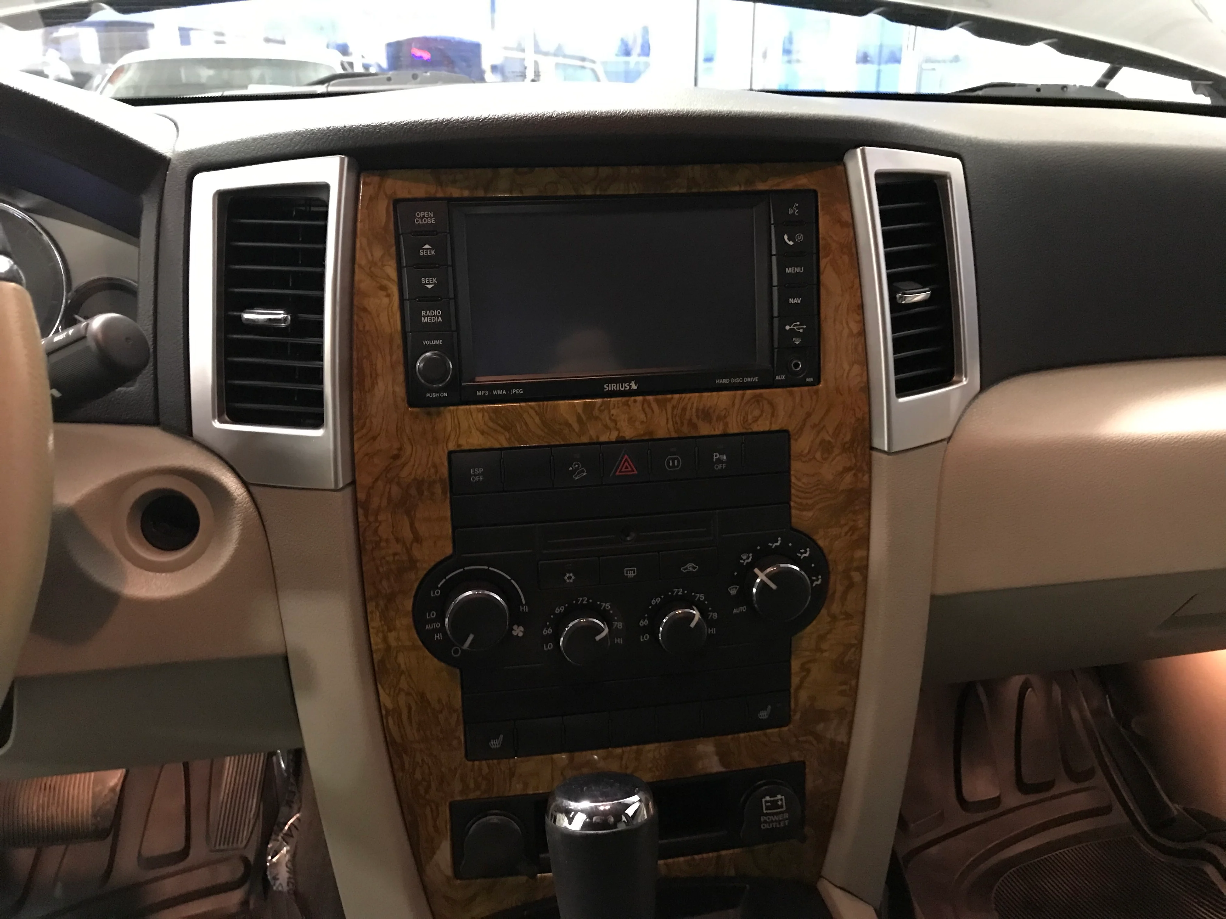 2008 Jeep Grand Cherokee - Image 16