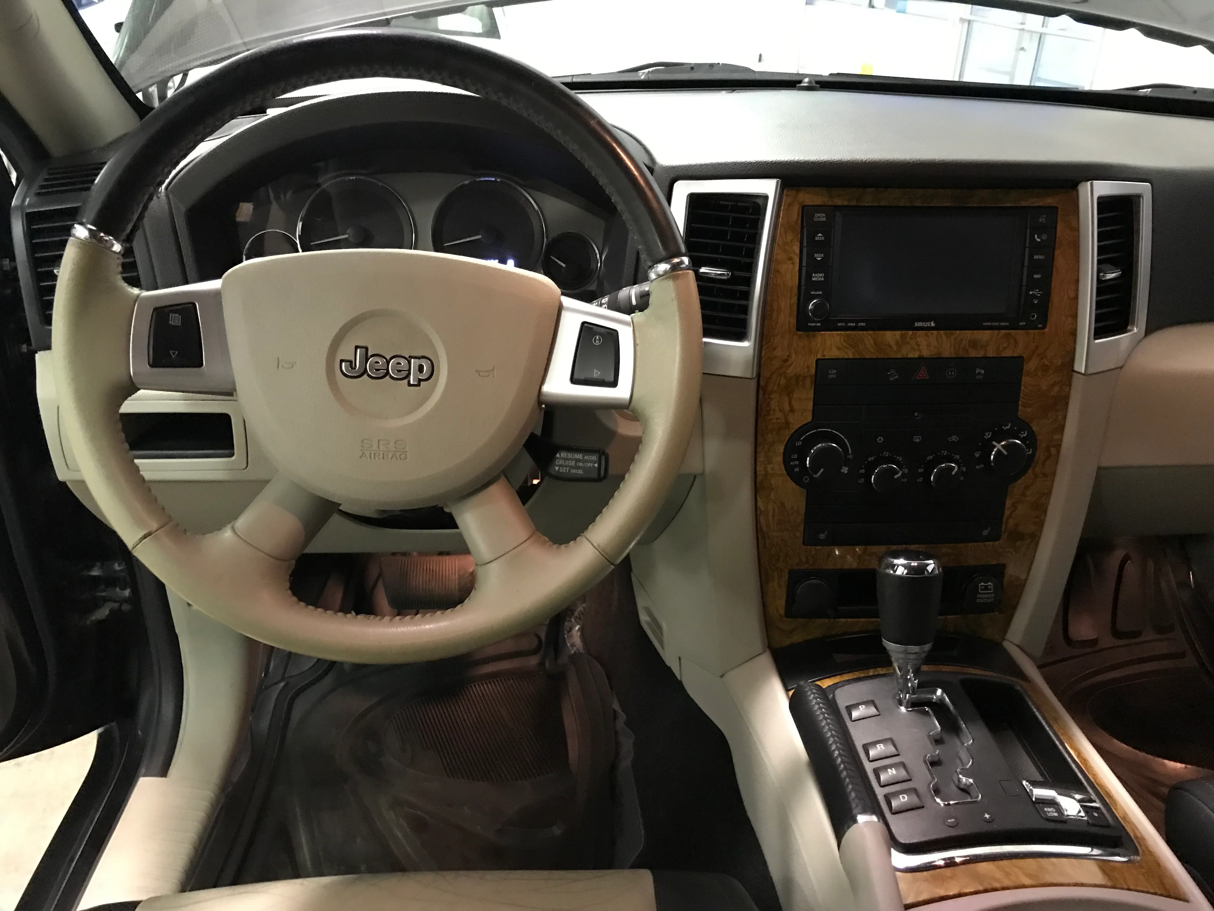 2008 Jeep Grand Cherokee - Image 17
