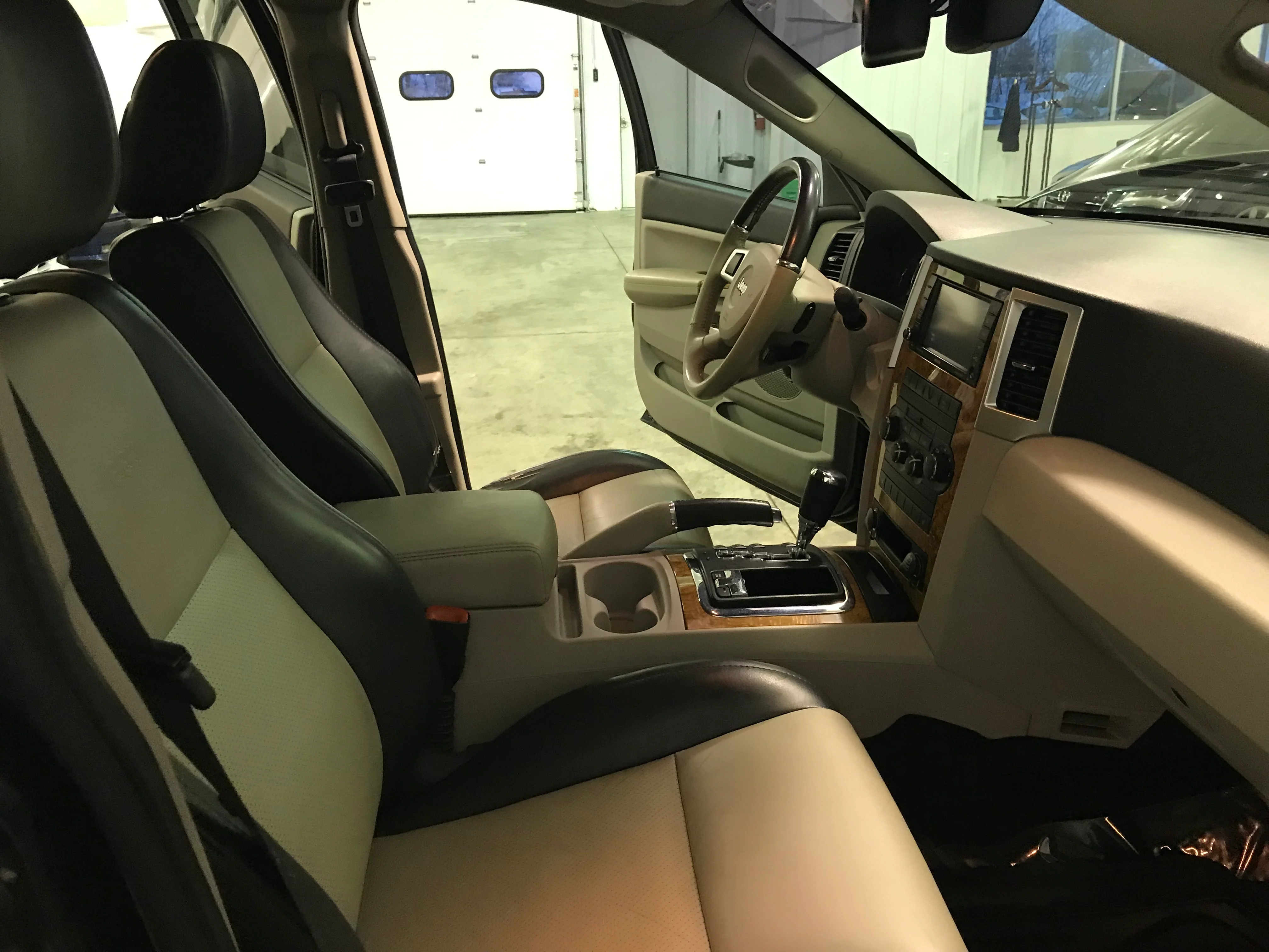 2008 Jeep Grand Cherokee - Image 19