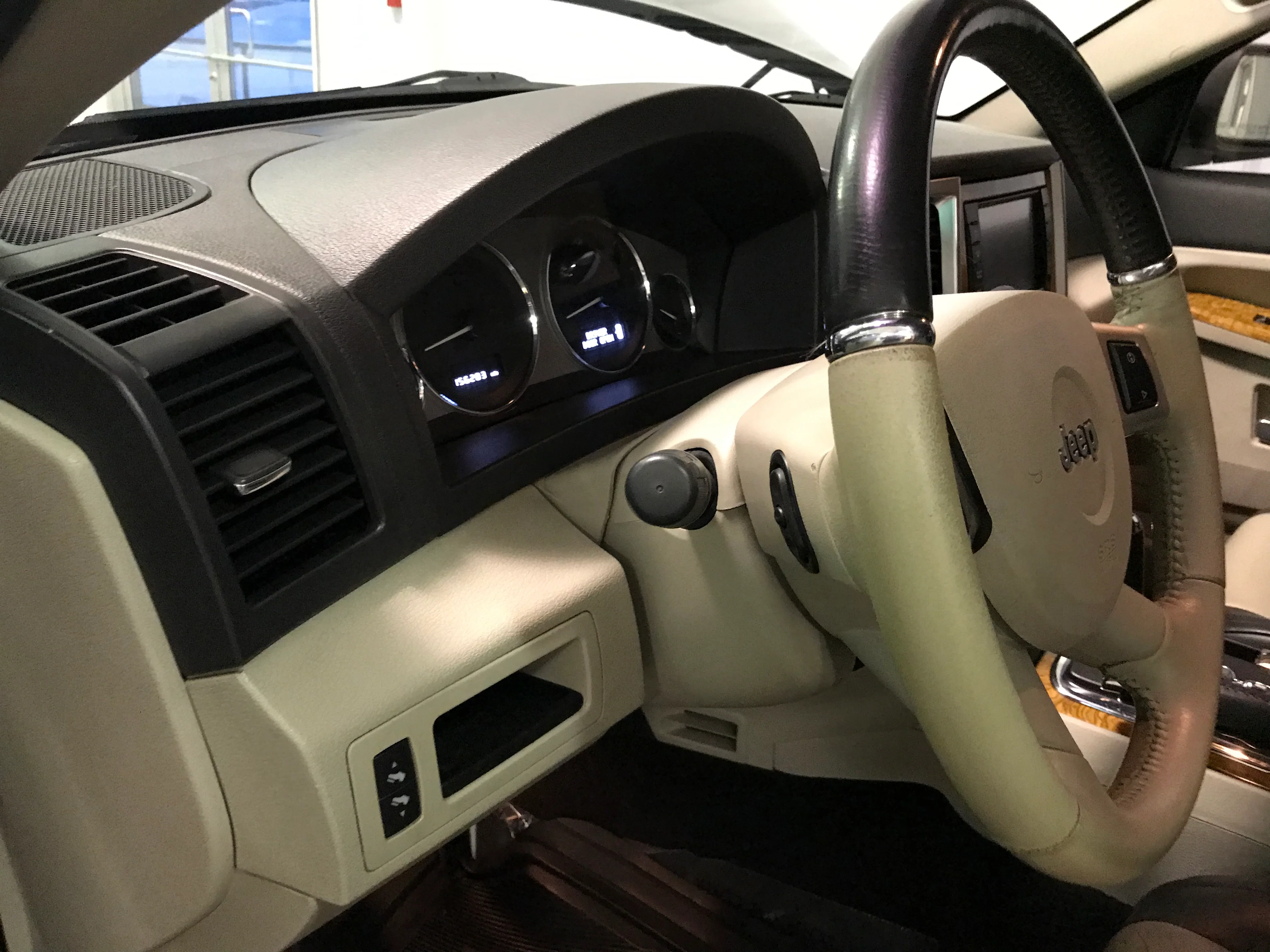 2008 Jeep Grand Cherokee - Image 20