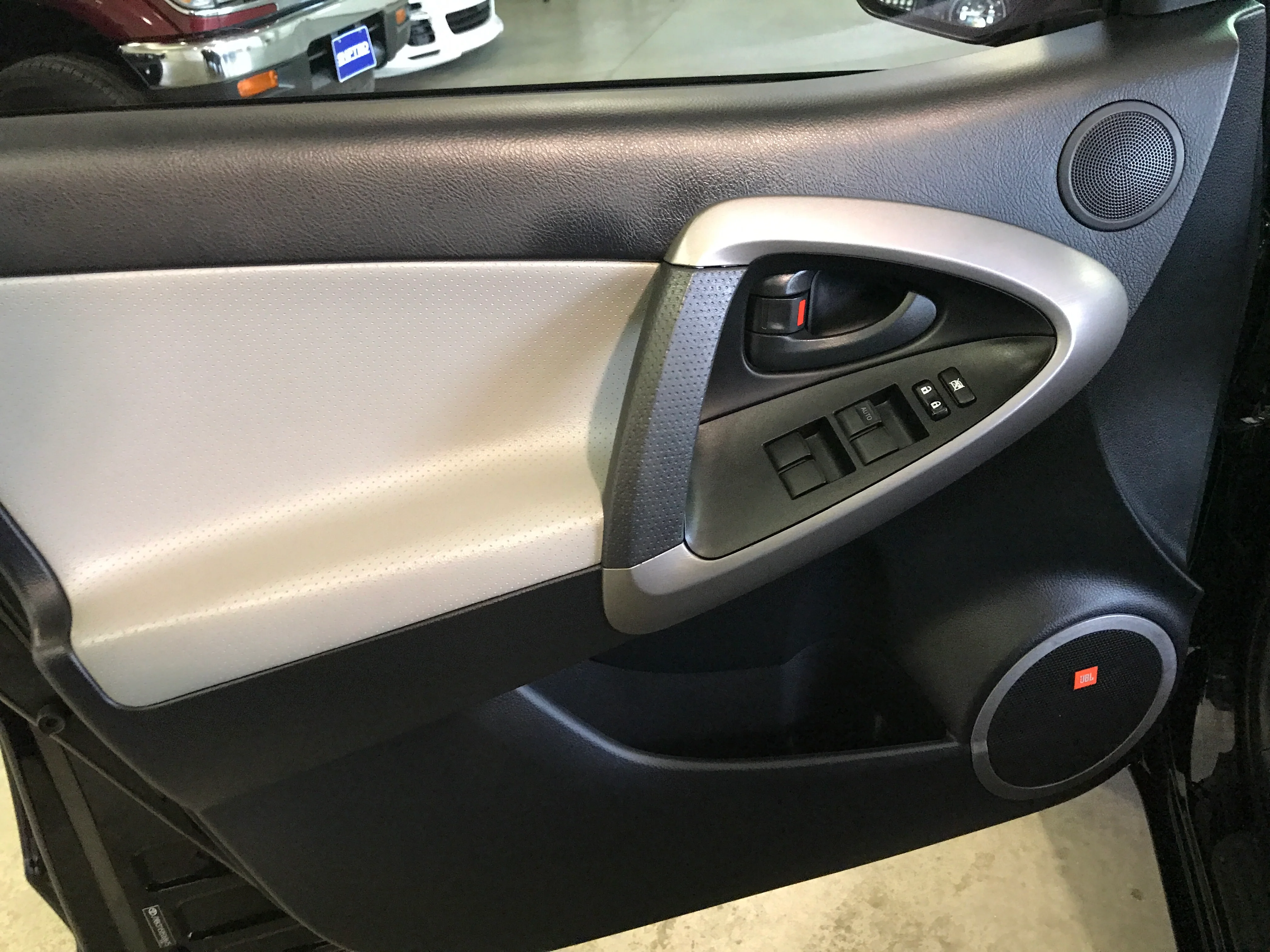 2008 Toyota RAV4 - Image 16