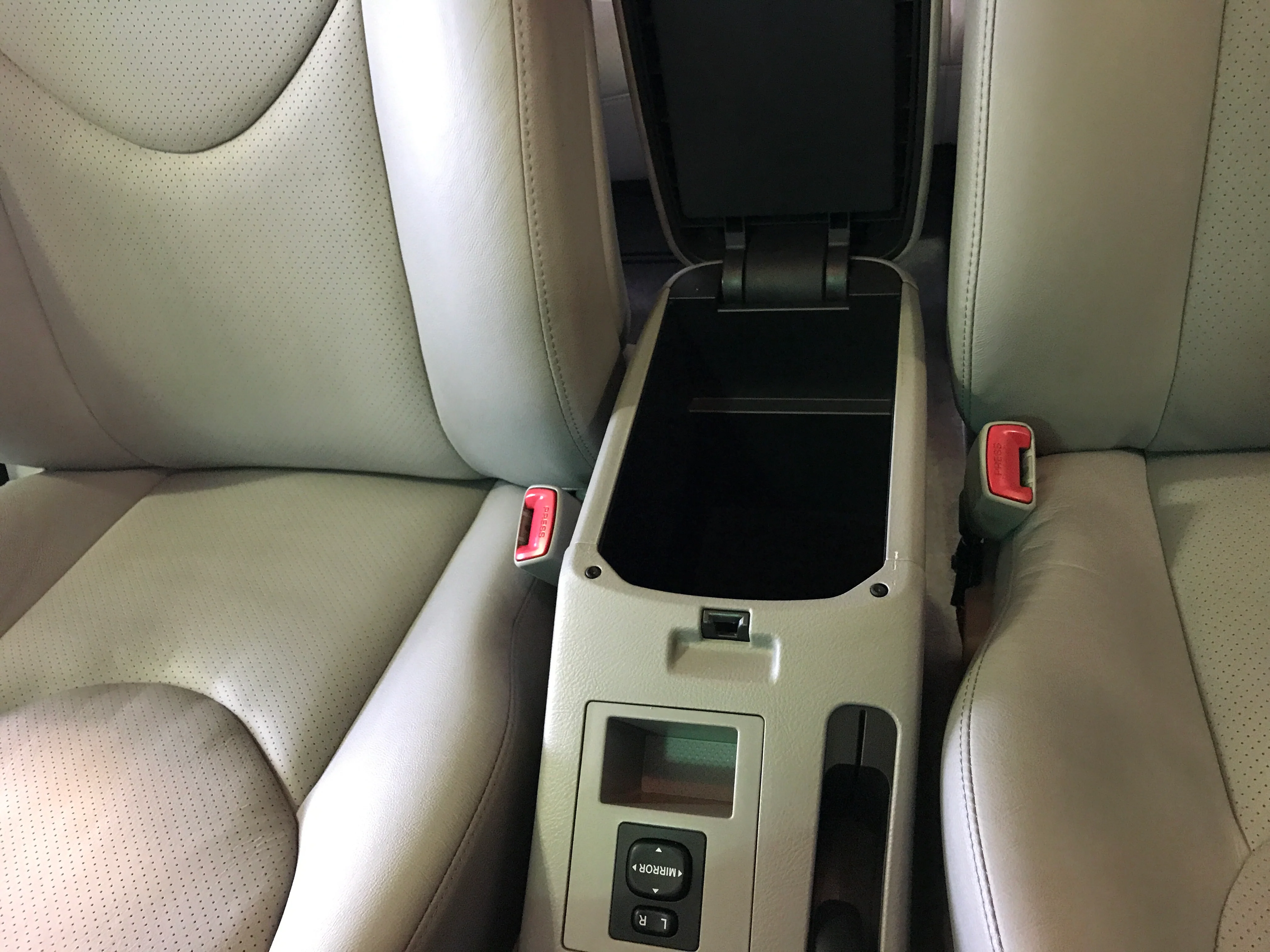 2008 Toyota RAV4 - Image 26