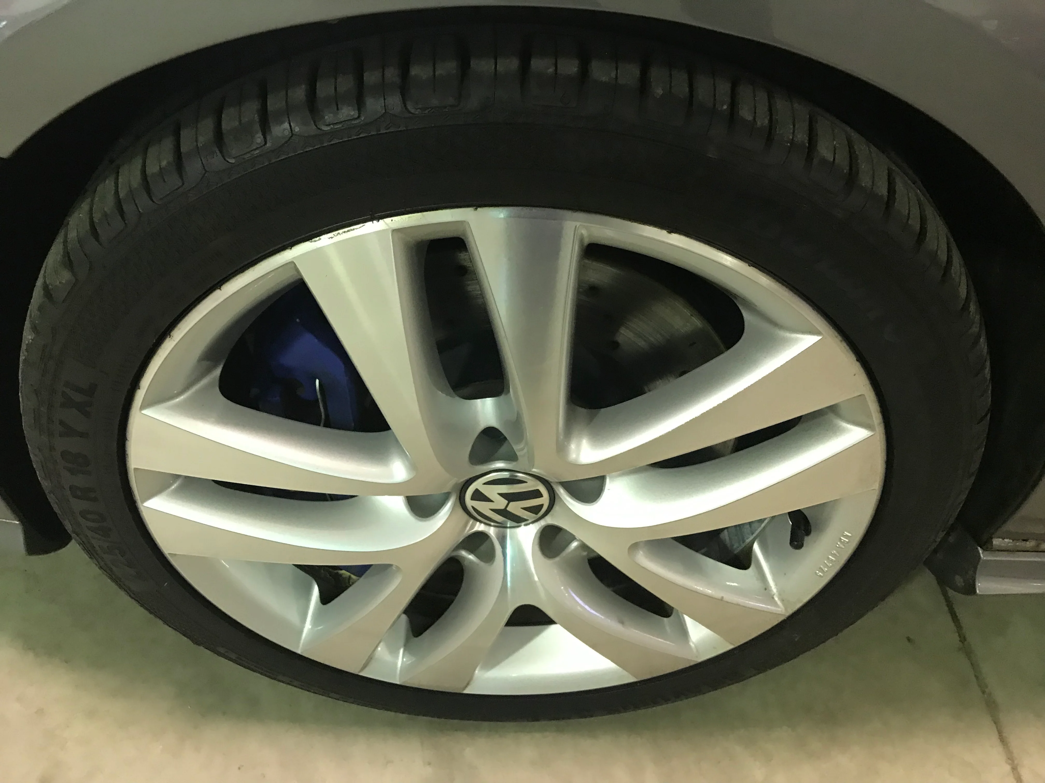 2008 Volkswagen R32 - Image 10
