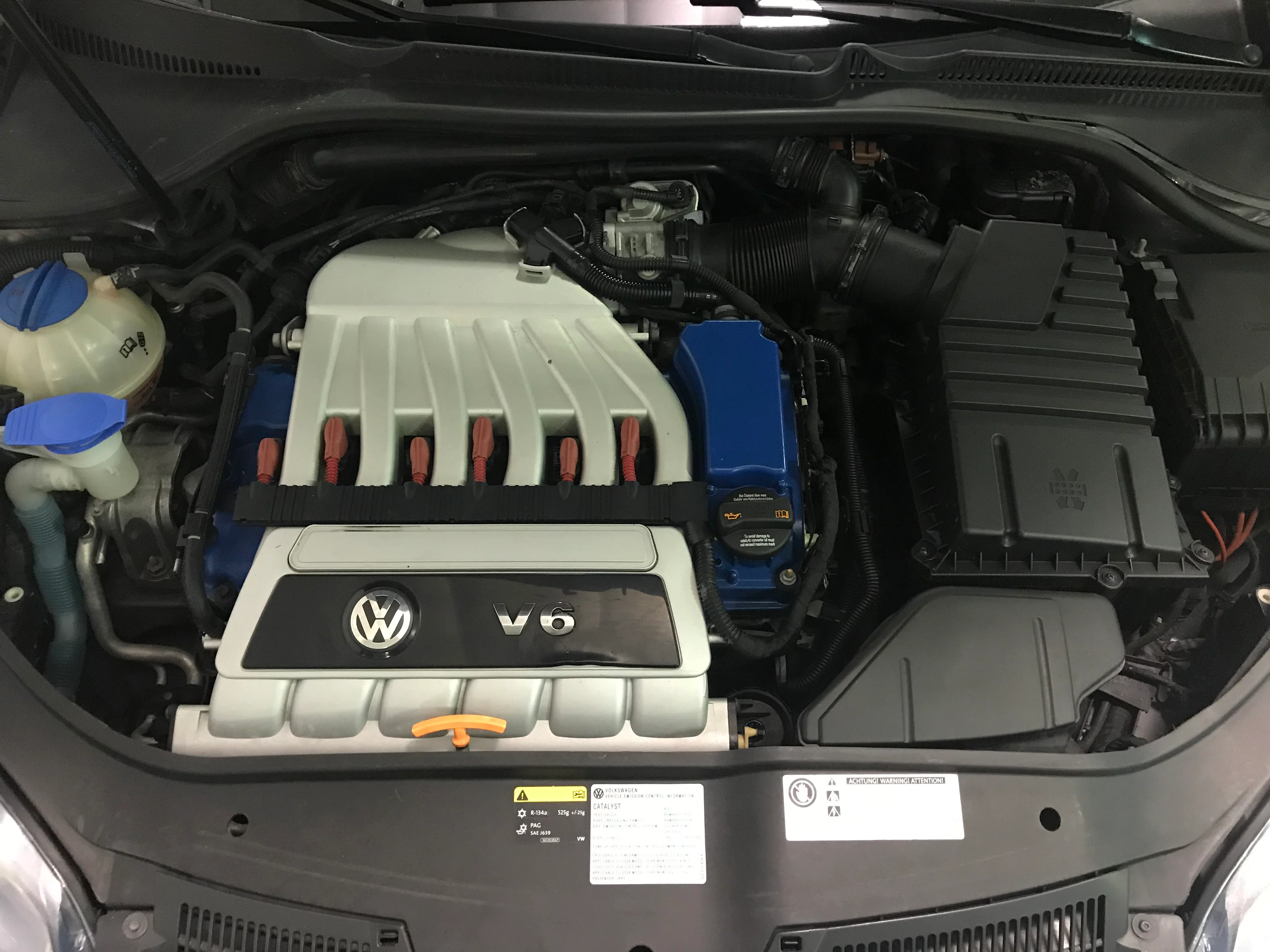 2008 Volkswagen R32 - Image 11
